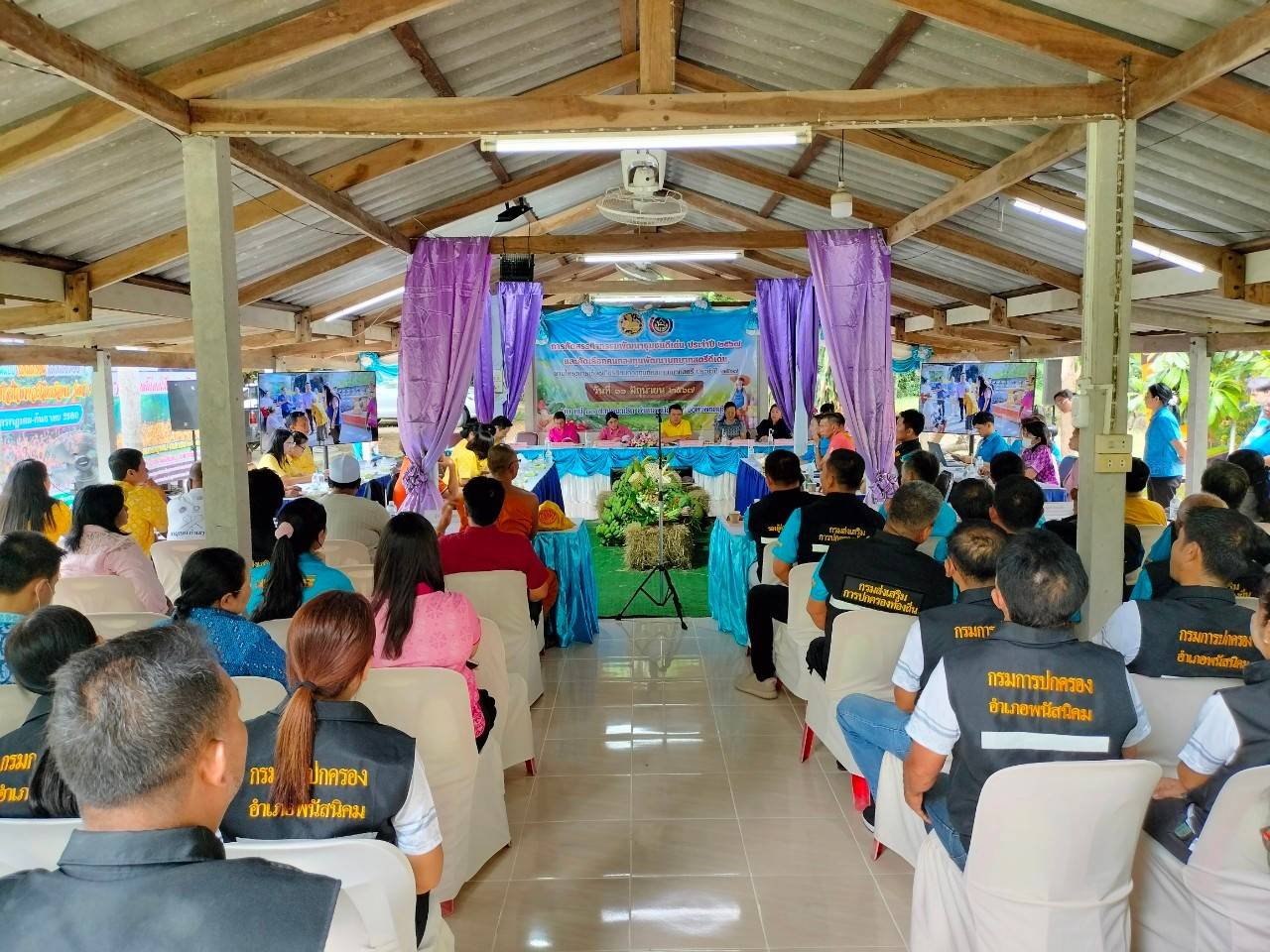 📣📣พช.ชลบุรี ลงพื้นที่คัดสรรกิจกรรมพัฒนาชุมชนดีเด่นระดับจังหวัด ประจำปี 2567 และคัดเลือกคนกองทุนพัฒนาบทบาทสตรีดีเด่นระดับจังหวัด ตามโครงการเชิดชูเกียรติคนกองทุนพัฒนาบทบาทสตรี ประจำปี 2567