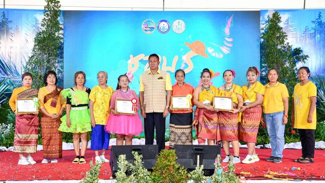 💠💠พช.ชลบุรี ร่วมพิธีเปิดมหกรรมสินค้าการเกษตรและของดีจังหวัดชลบุรี งานชลบุรีแฟร์ ประจำปี 2567