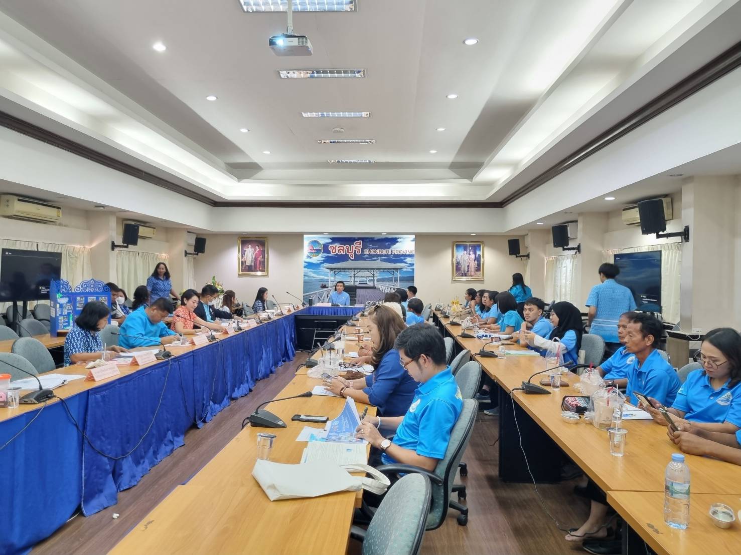 📚📚พช.ชลบุรี ประกวดหมู่บ้านกองทุนแม่ของแผ่นดิน สู่การเป็นต้นแบบด้านการป้องกันและแก้ไขปัญหายาเสพติด