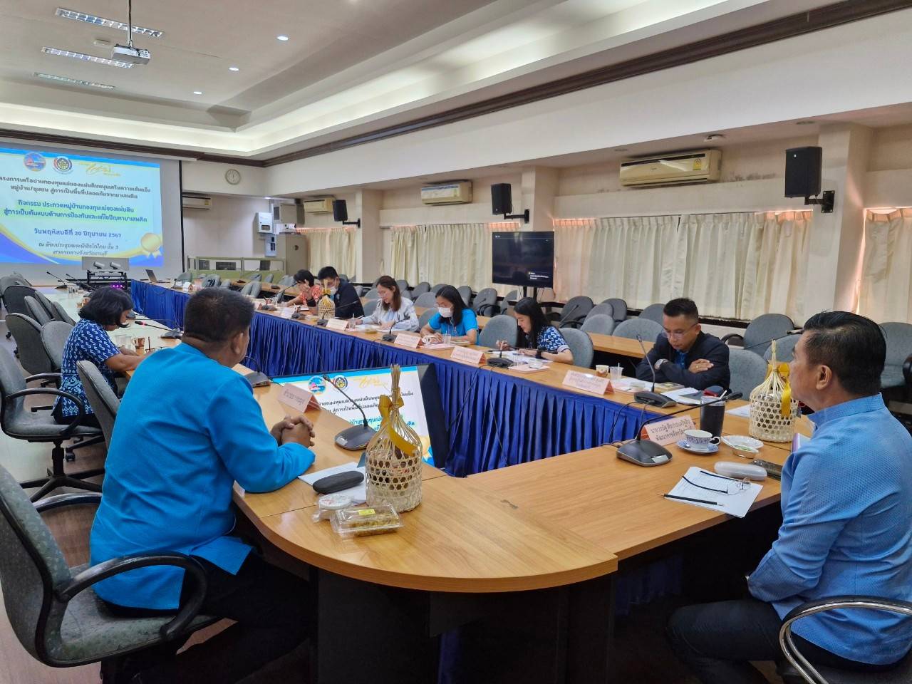 📚📚พช.ชลบุรี ประกวดหมู่บ้านกองทุนแม่ของแผ่นดิน สู่การเป็นต้นแบบด้านการป้องกันและแก้ไขปัญหายาเสพติด