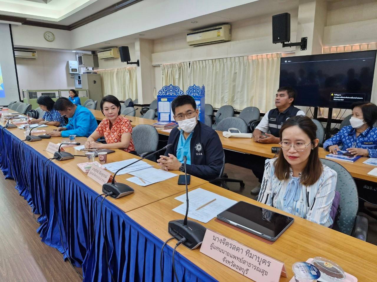 📚📚พช.ชลบุรี ประกวดหมู่บ้านกองทุนแม่ของแผ่นดิน สู่การเป็นต้นแบบด้านการป้องกันและแก้ไขปัญหายาเสพติด