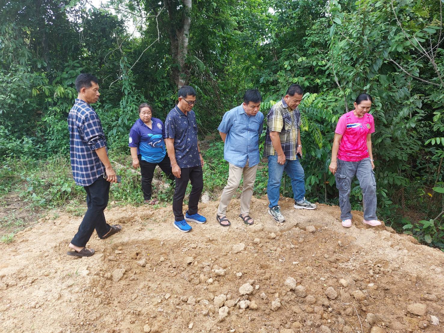 ⭐️⭐️พช.ชลบุรี ลงพื้นที่เตรียมความพร้อมการตรวจเยี่ยมการดำเนินงานการขับเคลื่อนงานหมู่บ้านคนรักษ์ช้าง ตามโครงการพัชรสุธาคชานุรักษ์ โดยนายสุทธิพงษ์ จุลเจริญ ปลัดกระทรวงมหาดไทย