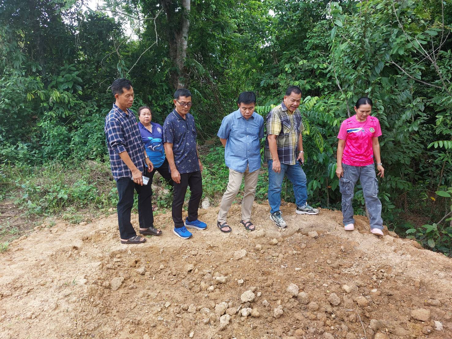 ⭐️⭐️พช.ชลบุรี ลงพื้นที่เตรียมความพร้อมการตรวจเยี่ยมการดำเนินงานการขับเคลื่อนงานหมู่บ้านคนรักษ์ช้าง ตามโครงการพัชรสุธาคชานุรักษ์ โดยนายสุทธิพงษ์ จุลเจริญ ปลัดกระทรวงมหาดไทย