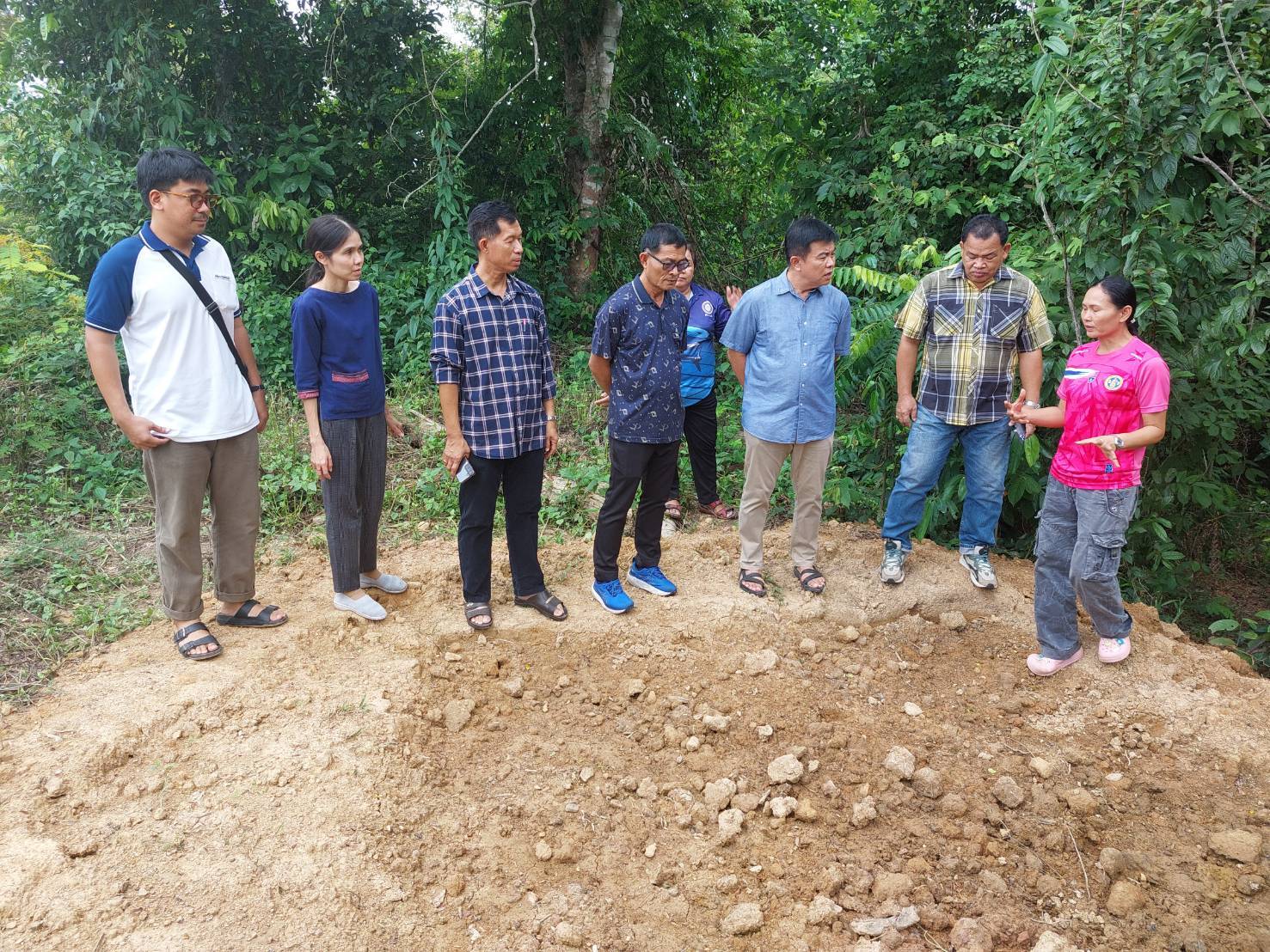 ⭐️⭐️พช.ชลบุรี ลงพื้นที่เตรียมความพร้อมการตรวจเยี่ยมการดำเนินงานการขับเคลื่อนงานหมู่บ้านคนรักษ์ช้าง ตามโครงการพัชรสุธาคชานุรักษ์ โดยนายสุทธิพงษ์ จุลเจริญ ปลัดกระทรวงมหาดไทย