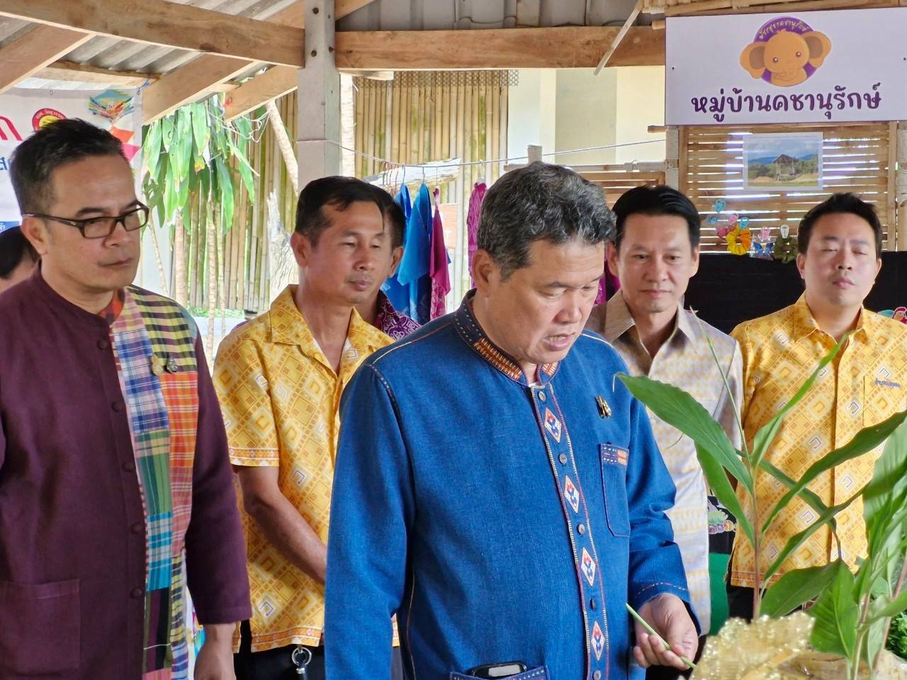 🎗🎗ปลัดกระทรวงมหาดไทย ลงพื้นที่ตรวจเยี่ยมการดำเนินงานการขับเคลื่อนงานหมู่บ้านคนรักษ์ช้างตามโครงการพัชรสุธาคชานุรักษ์