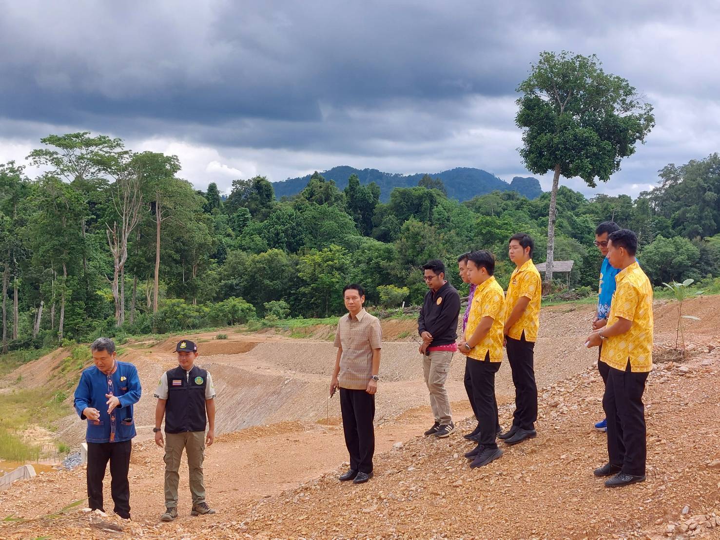 🎗🎗ปลัดกระทรวงมหาดไทย ลงพื้นที่ตรวจเยี่ยมการดำเนินงานการขับเคลื่อนงานหมู่บ้านคนรักษ์ช้างตามโครงการพัชรสุธาคชานุรักษ์
