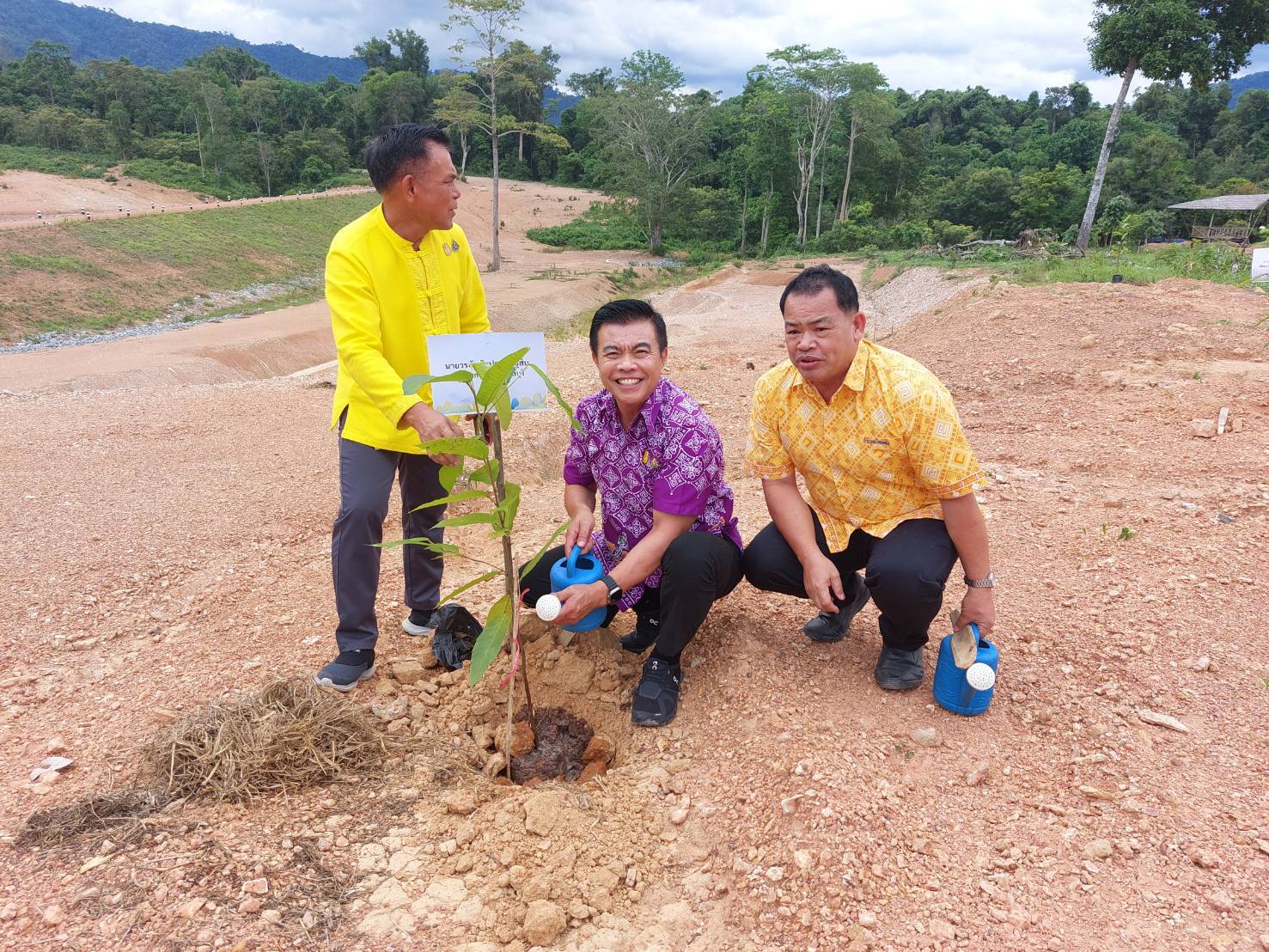 🎗🎗ปลัดกระทรวงมหาดไทย ลงพื้นที่ตรวจเยี่ยมการดำเนินงานการขับเคลื่อนงานหมู่บ้านคนรักษ์ช้างตามโครงการพัชรสุธาคชานุรักษ์