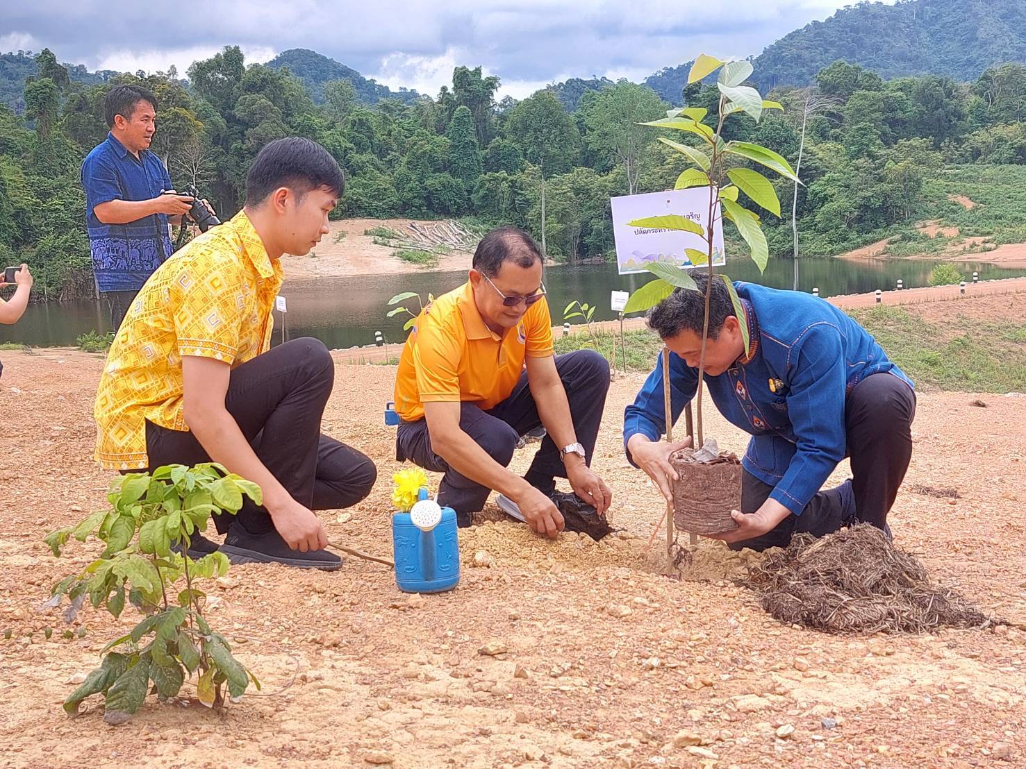 🎗🎗ปลัดกระทรวงมหาดไทย ลงพื้นที่ตรวจเยี่ยมการดำเนินงานการขับเคลื่อนงานหมู่บ้านคนรักษ์ช้างตามโครงการพัชรสุธาคชานุรักษ์
