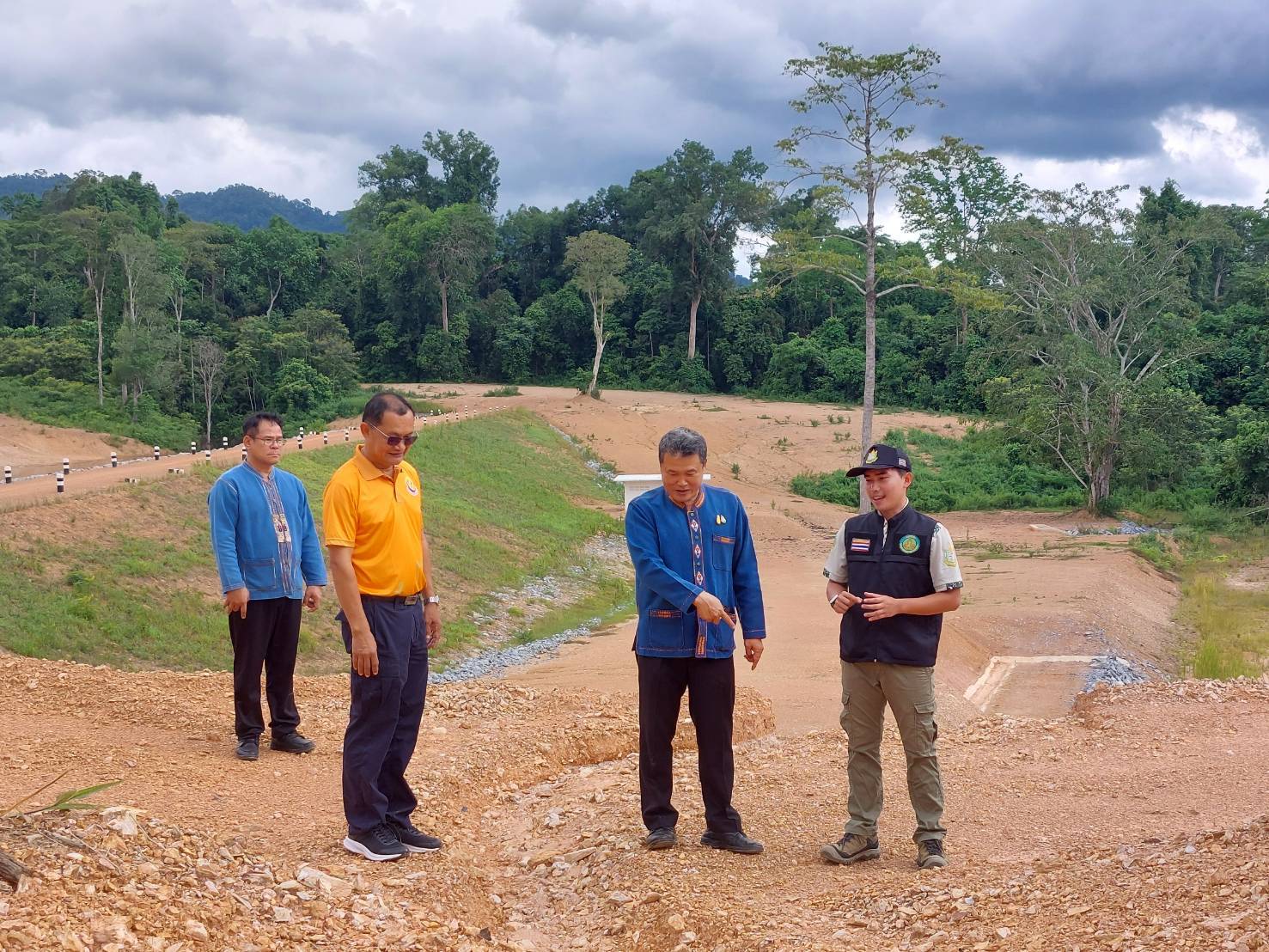🎗🎗ปลัดกระทรวงมหาดไทย ลงพื้นที่ตรวจเยี่ยมการดำเนินงานการขับเคลื่อนงานหมู่บ้านคนรักษ์ช้างตามโครงการพัชรสุธาคชานุรักษ์