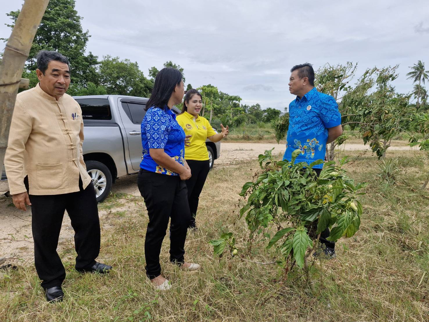 💎💎พัฒนาการจังหวัดชลบุรี ลงพื้นที่ตรวจเยี่ยมและให้ข้อเสนอแนะการดำเนินงานศูนย์เรียนรู้การพัฒนาคุณภาพชีวิตตามหลักทฤษฎีใหม่ ประยุกต์สู่ โคก หนอง นา