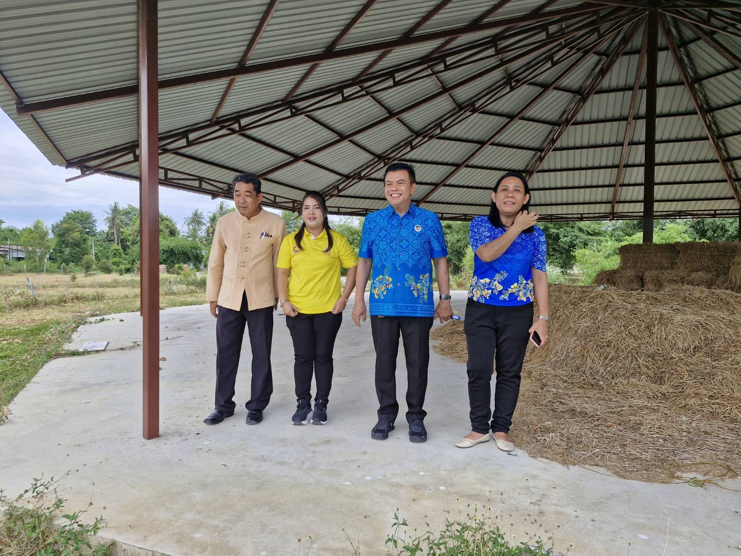 💎💎พัฒนาการจังหวัดชลบุรี ลงพื้นที่ตรวจเยี่ยมและให้ข้อเสนอแนะการดำเนินงานศูนย์เรียนรู้การพัฒนาคุณภาพชีวิตตามหลักทฤษฎีใหม่ ประยุกต์สู่ โคก หนอง นา