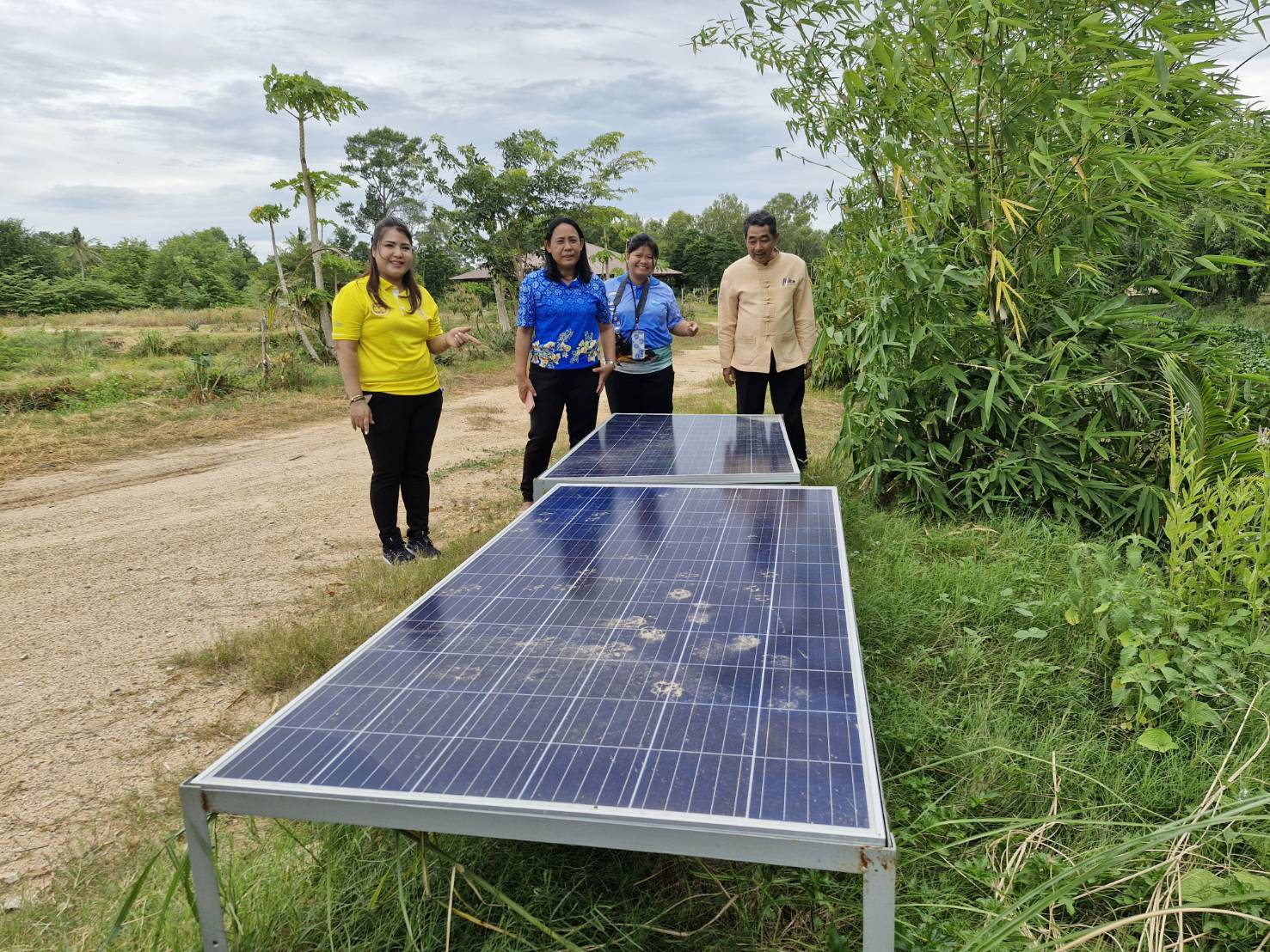 💎💎พัฒนาการจังหวัดชลบุรี ลงพื้นที่ตรวจเยี่ยมและให้ข้อเสนอแนะการดำเนินงานศูนย์เรียนรู้การพัฒนาคุณภาพชีวิตตามหลักทฤษฎีใหม่ ประยุกต์สู่ โคก หนอง นา