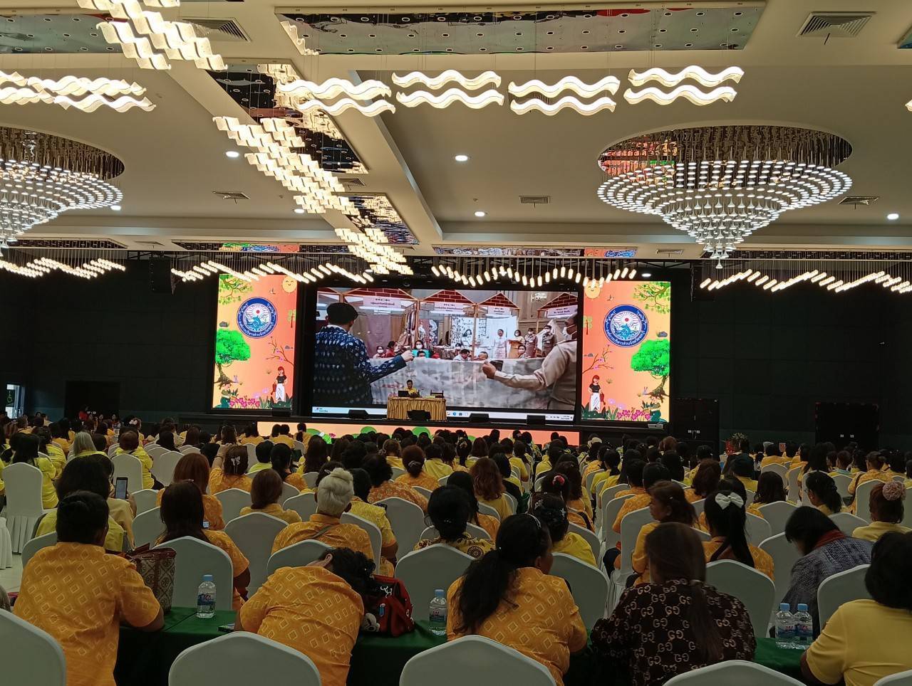 🎗🎗พัฒนาการจังหวัดชลบุรี บรรยายให้ความรู้ในโครงการสัมมนาเชิงปฏิบัติการ : พลังสตรีชลบุรี สืบสานภูมิปัญญา พัฒนาเศรษฐกิจด้วยเกษตรทฤษฎีใหม่และพืชสมุนไพร