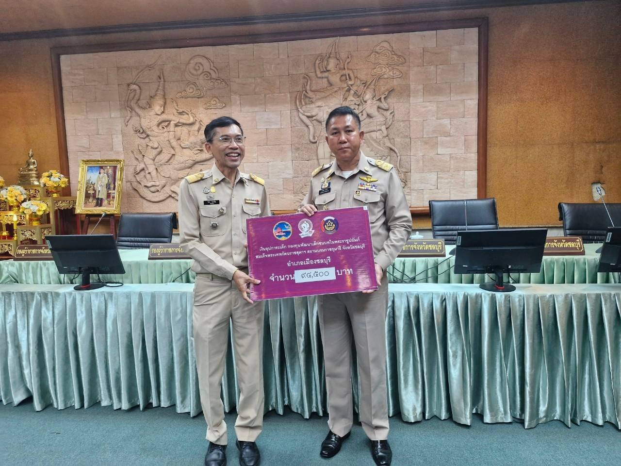 💠💠พัฒนาการจังหวัดชลบุรี ร่วมประชุมคณะกรมการจังหวัด หัวหน้าส่วนราชการประจำจังหวัดชลบุรี ครั้งที่ 6/2567 ประจำเดือนมิถุนายน 2567 และการมอบทุนอุปการะเด็กกองทุนพัฒนาเด็กชนบท ในพระราชูปถัมภ์สมเด็จพระเทพรัตนราชสุดาฯ สยามบรมราชกุมารี จังหวัดชลบุรี ประจำปี 2567