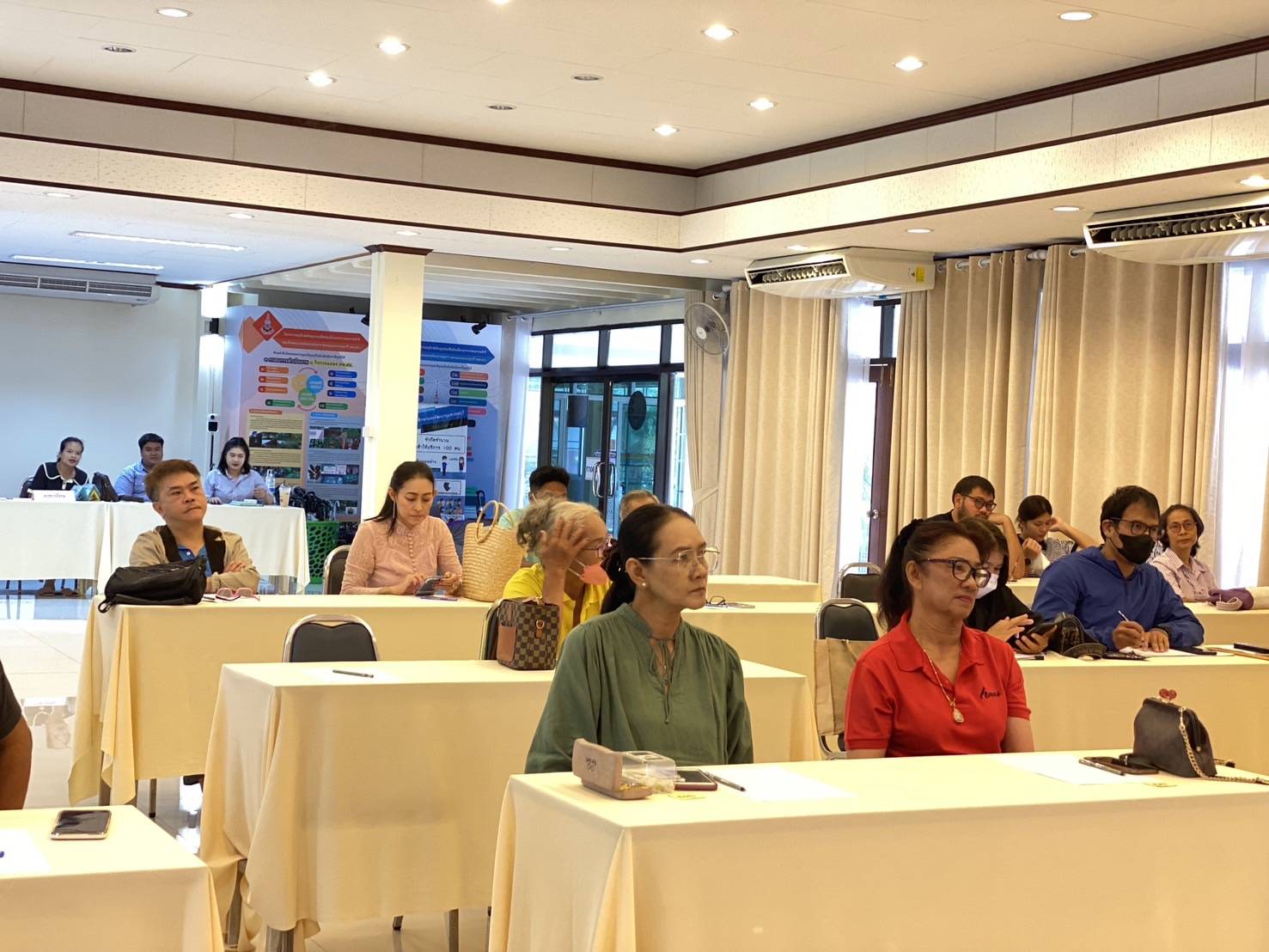 🖍🖍พช.ชลบุรี จัดโครงการพัฒนาผลิตภัณฑ์ OTOP กลุ่มปรับตัวสู่การพัฒนา (Quadrant D)