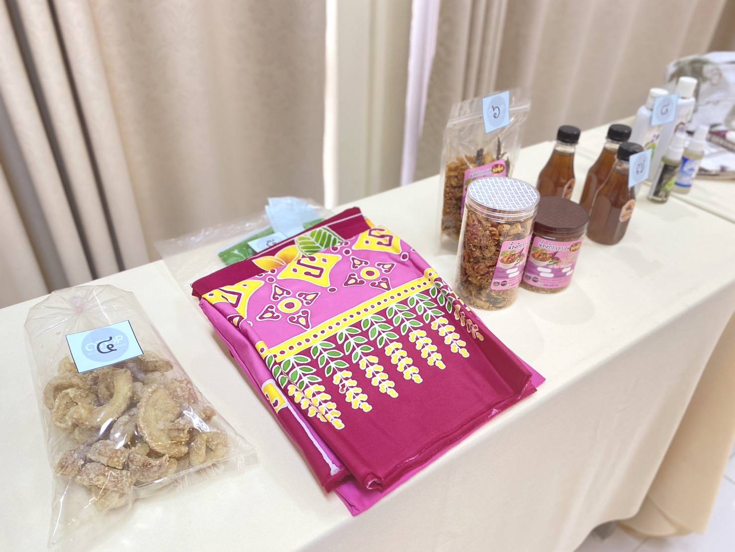 🖍🖍พช.ชลบุรี จัดโครงการพัฒนาผลิตภัณฑ์ OTOP กลุ่มปรับตัวสู่การพัฒนา (Quadrant D)