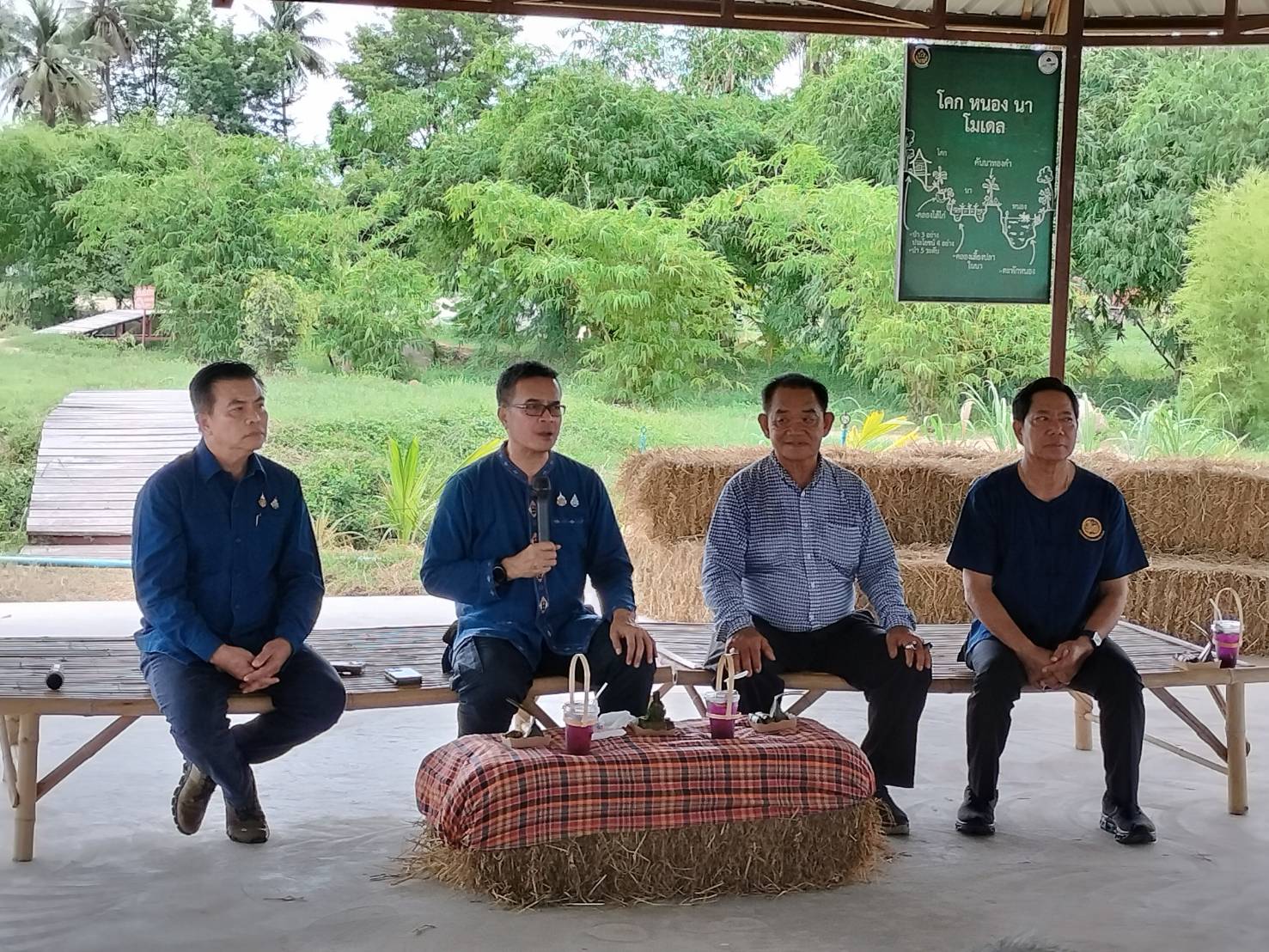 📍📍พช.ชลบุรี ลงพื้นที่ติดตามและสนับสนุนการดำเนินงานศูนย์เรียนรู้ฯ “โคก หนอง นา” ระดับตำบล (CLM)