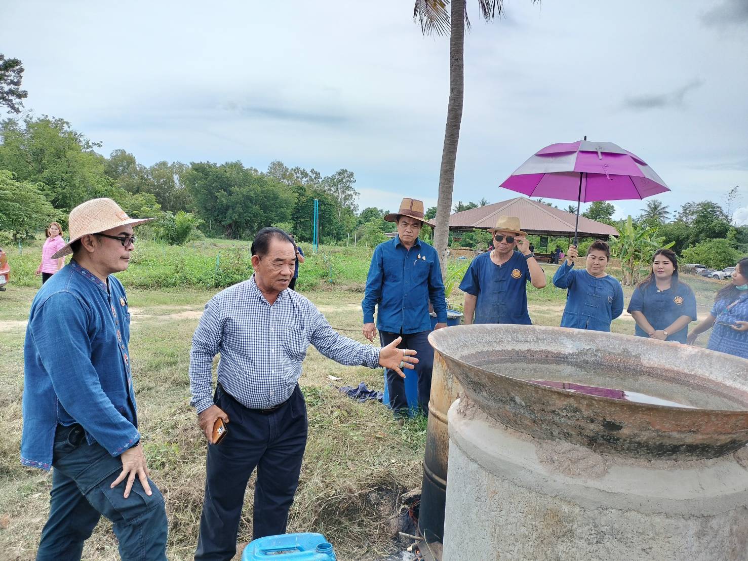 📍📍พช.ชลบุรี ลงพื้นที่ติดตามและสนับสนุนการดำเนินงานศูนย์เรียนรู้ฯ “โคก หนอง นา” ระดับตำบล (CLM)