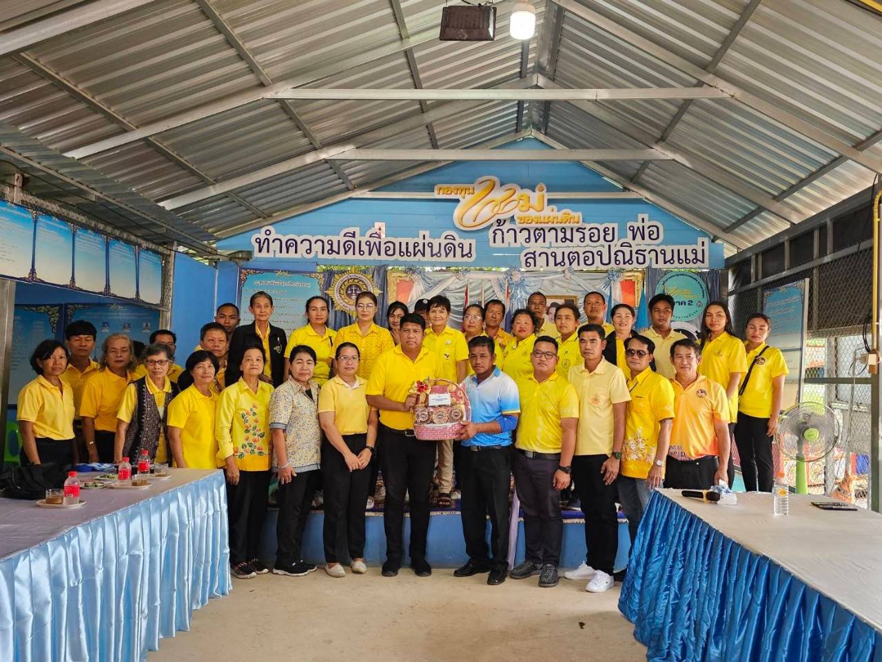 🎗🎗พช.ชลบุรี ร่วมกับเครือข่ายกองทุนแม่ของแผ่นดินจังหวัดชลบุรี ดำเนินโครงการอบรมเพิ่มศักยภาพคณะกรรมการเครือข่ายกองทุนแม่ของแผ่นดินจังหวัดชลบุรี และศึกษาดูงาน