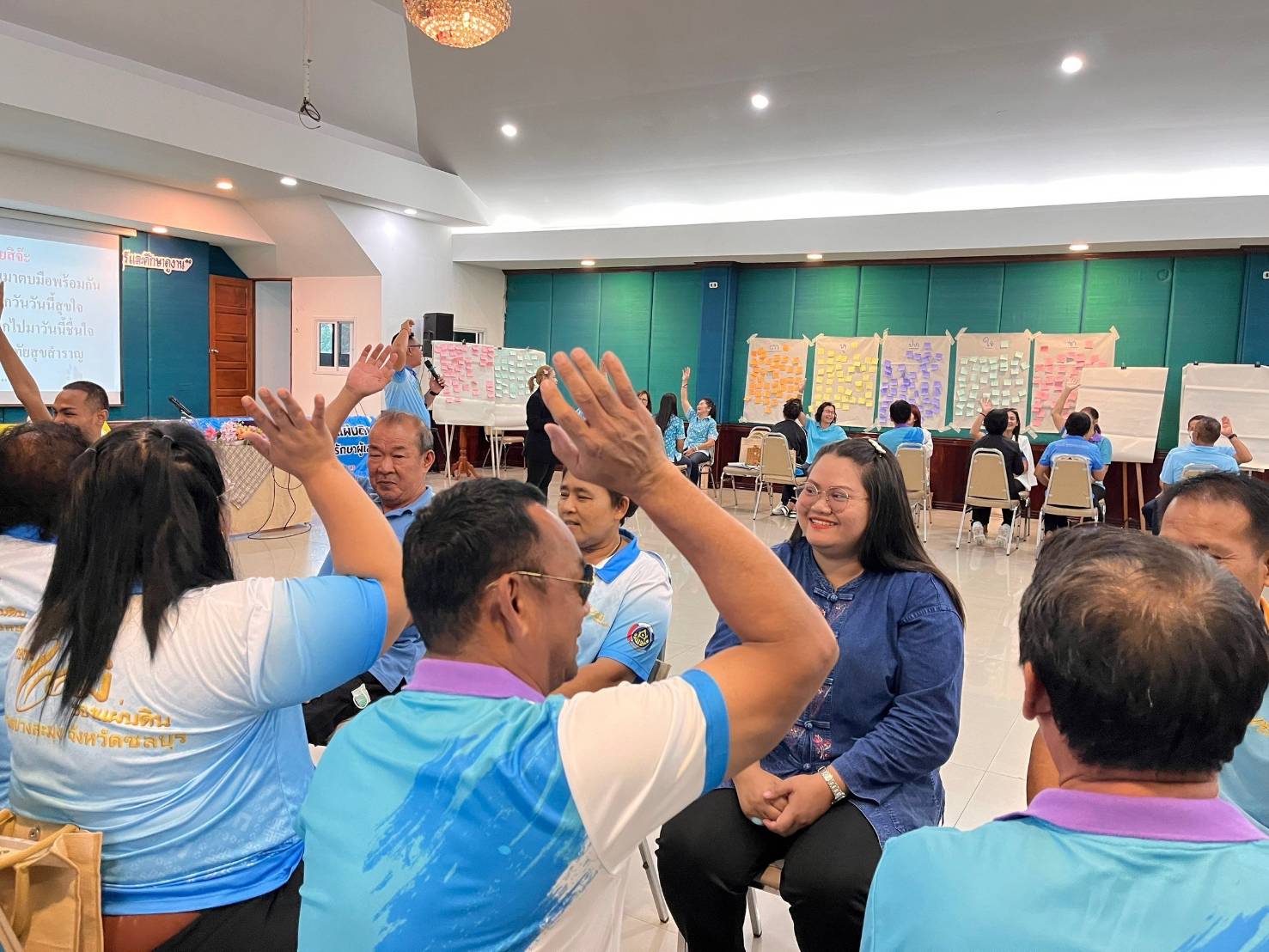 🎗🎗พช.ชลบุรี ร่วมกับเครือข่ายกองทุนแม่ของแผ่นดินจังหวัดชลบุรี ดำเนินโครงการอบรมเพิ่มศักยภาพคณะกรรมการเครือข่ายกองทุนแม่ของแผ่นดินจังหวัดชลบุรี และศึกษาดูงาน