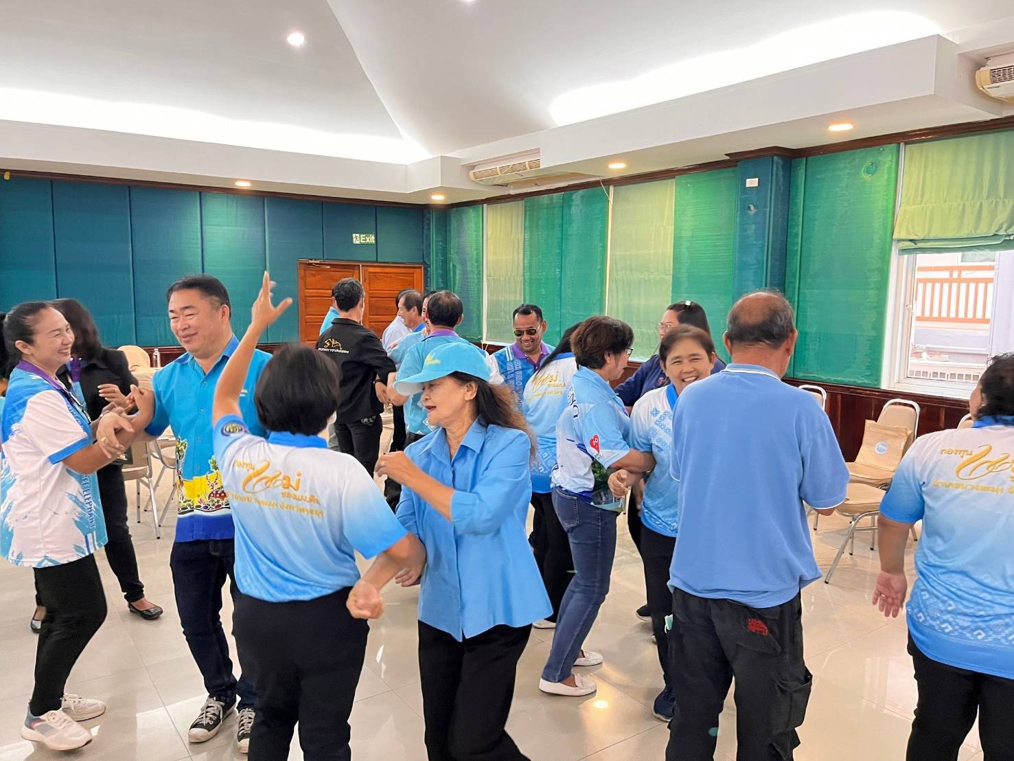 🎗🎗พช.ชลบุรี ร่วมกับเครือข่ายกองทุนแม่ของแผ่นดินจังหวัดชลบุรี ดำเนินโครงการอบรมเพิ่มศักยภาพคณะกรรมการเครือข่ายกองทุนแม่ของแผ่นดินจังหวัดชลบุรี และศึกษาดูงาน