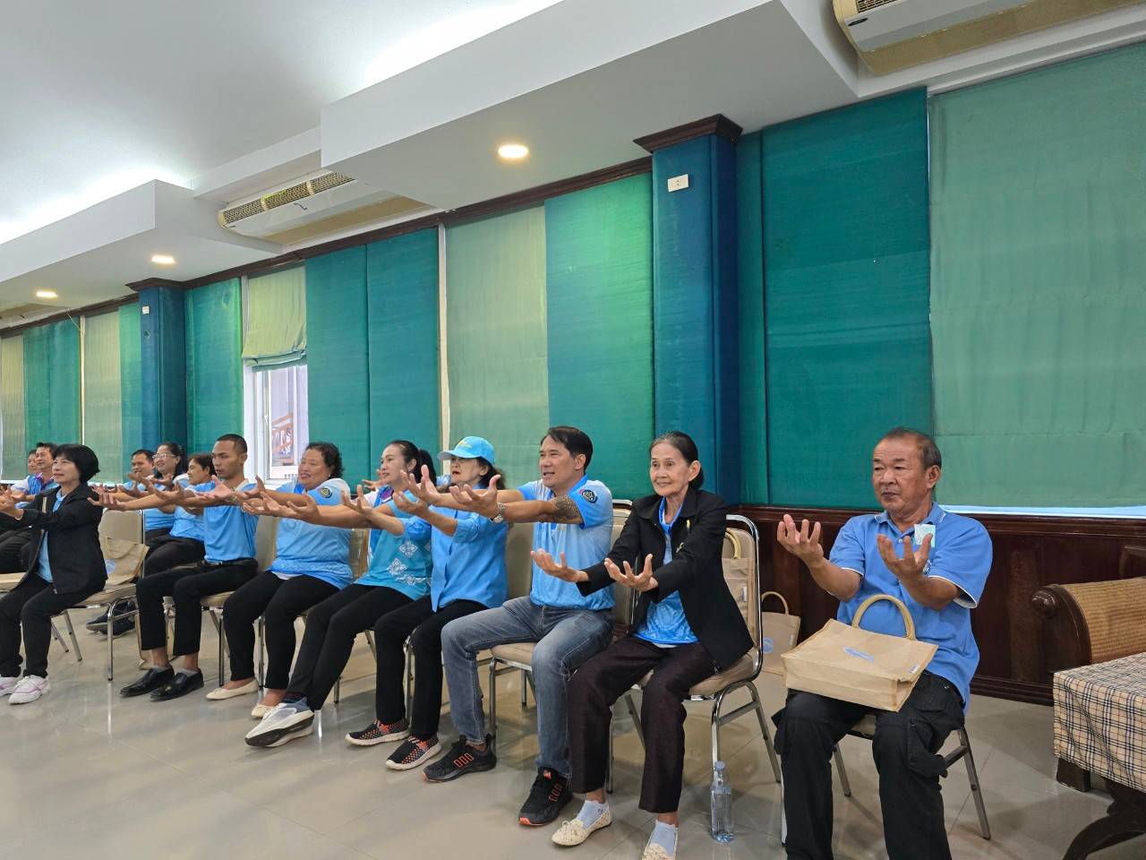 🎗🎗พช.ชลบุรี ร่วมกับเครือข่ายกองทุนแม่ของแผ่นดินจังหวัดชลบุรี ดำเนินโครงการอบรมเพิ่มศักยภาพคณะกรรมการเครือข่ายกองทุนแม่ของแผ่นดินจังหวัดชลบุรี และศึกษาดูงาน