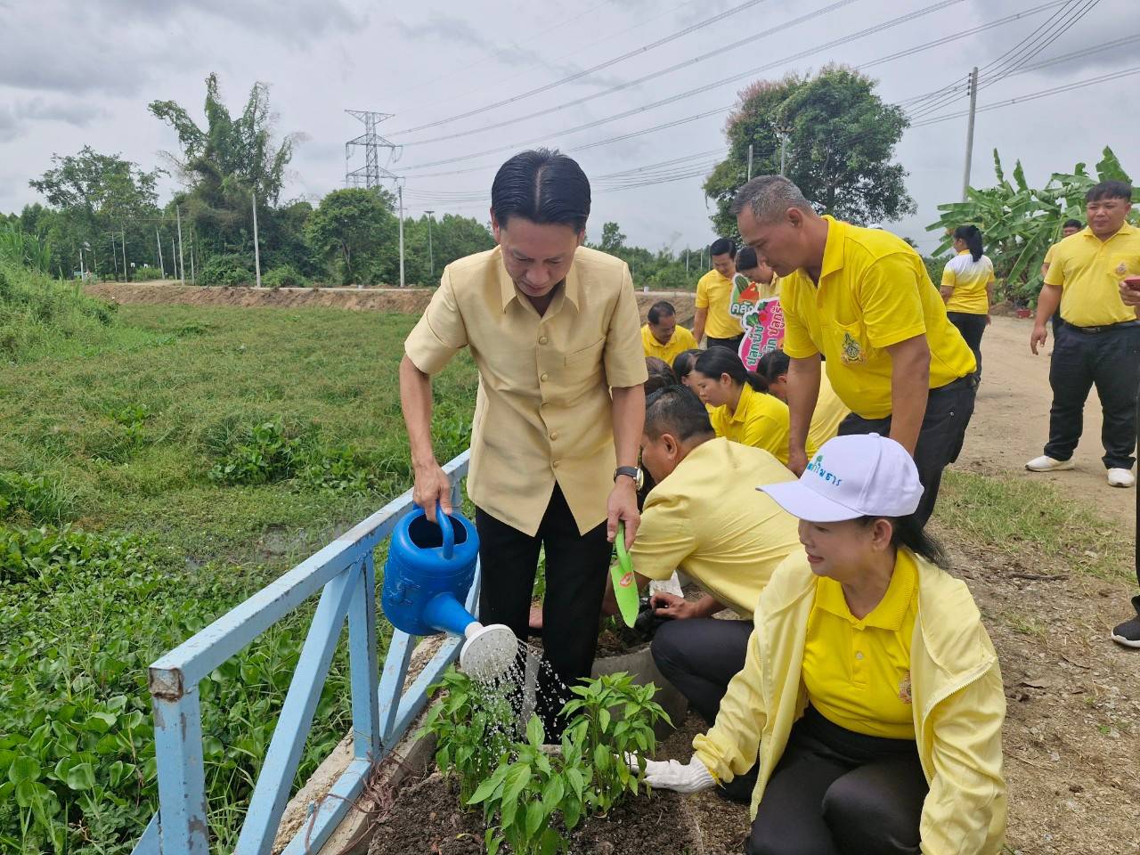 🌞🌞พช.ชลบุรี ดำเนินงานโครงการโคก หนอง นา อารยเกษตร เฉลิมพระเกียรติพระบาทสมเด็จพระเจ้าอยู่หัว เนื่องในโอกาสพระราชพิธีมหามงคลเฉลิมพระชนมพรรษา 6 รอบ 28 กรกฎาคม 2567 และโครงการ “ทางนี้มีผล ผู้คนรักกัน ปันสุข”