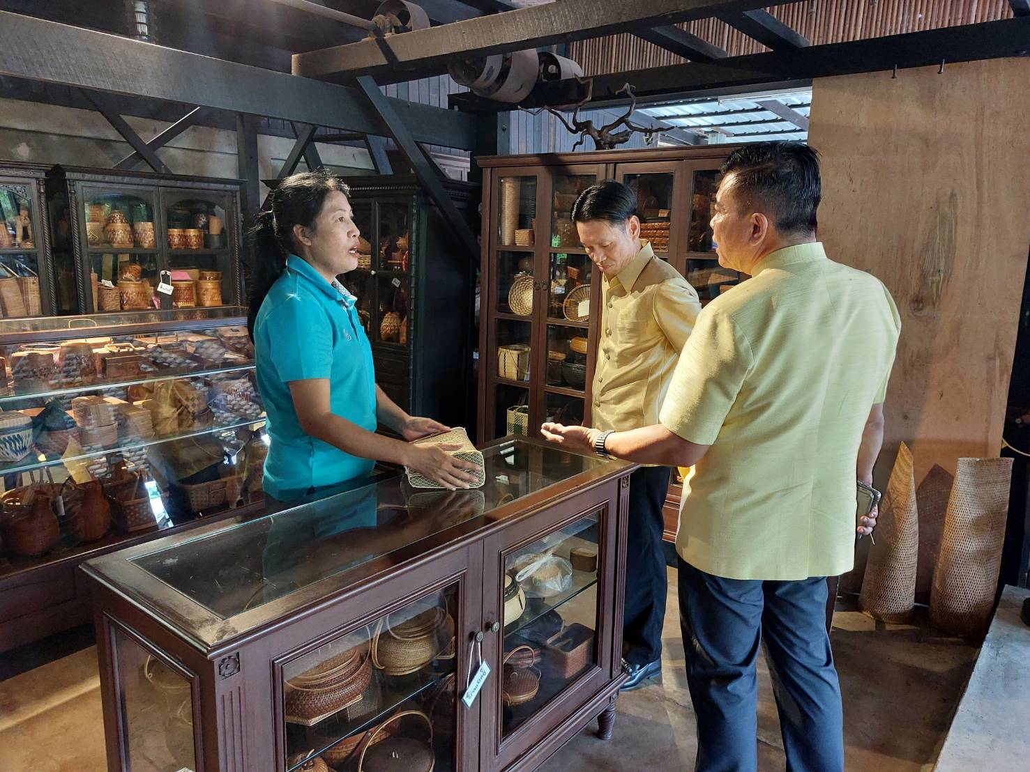 📢📢พช.ชลบุรี ลงพื้นที่เตรียมความพร้อมในการจัดโครงการพัฒนารูปแบบชุมชนภูมิปัญญาเพื่อพัฒนาผลิตภัณฑ์