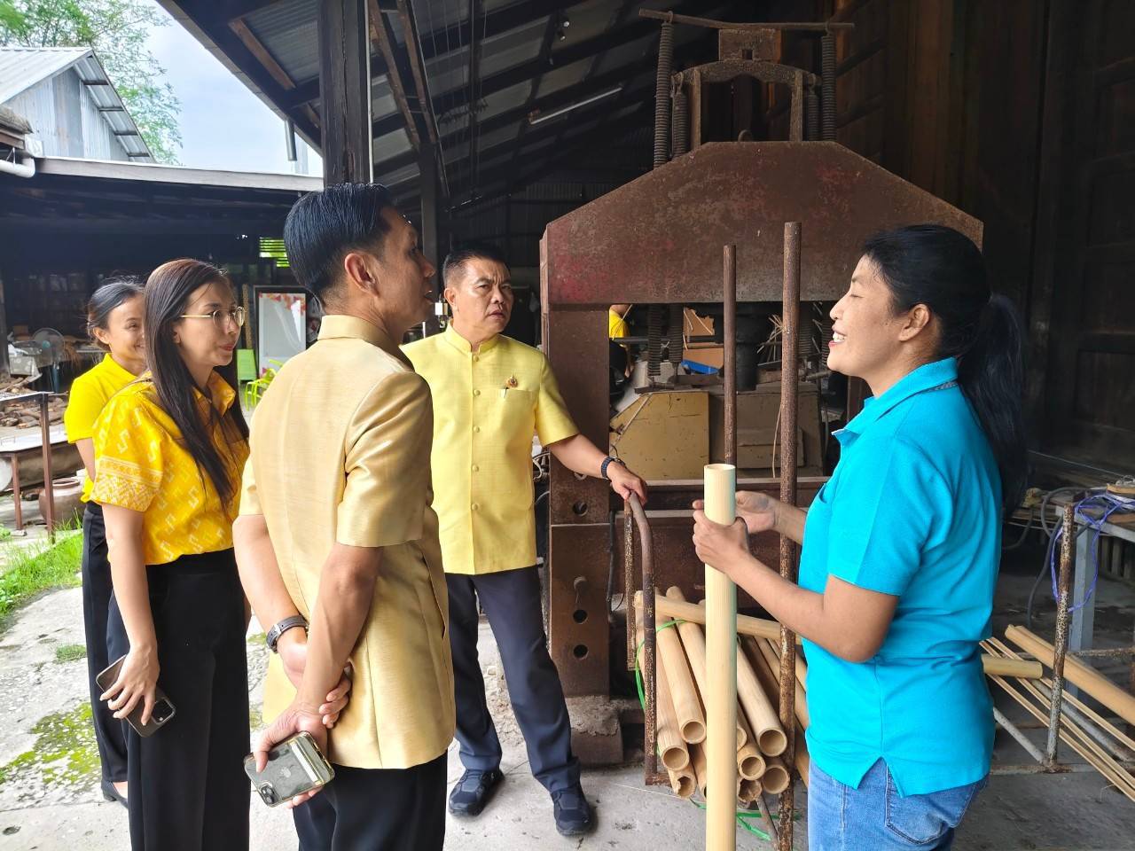 📢📢พช.ชลบุรี ลงพื้นที่เตรียมความพร้อมในการจัดโครงการพัฒนารูปแบบชุมชนภูมิปัญญาเพื่อพัฒนาผลิตภัณฑ์