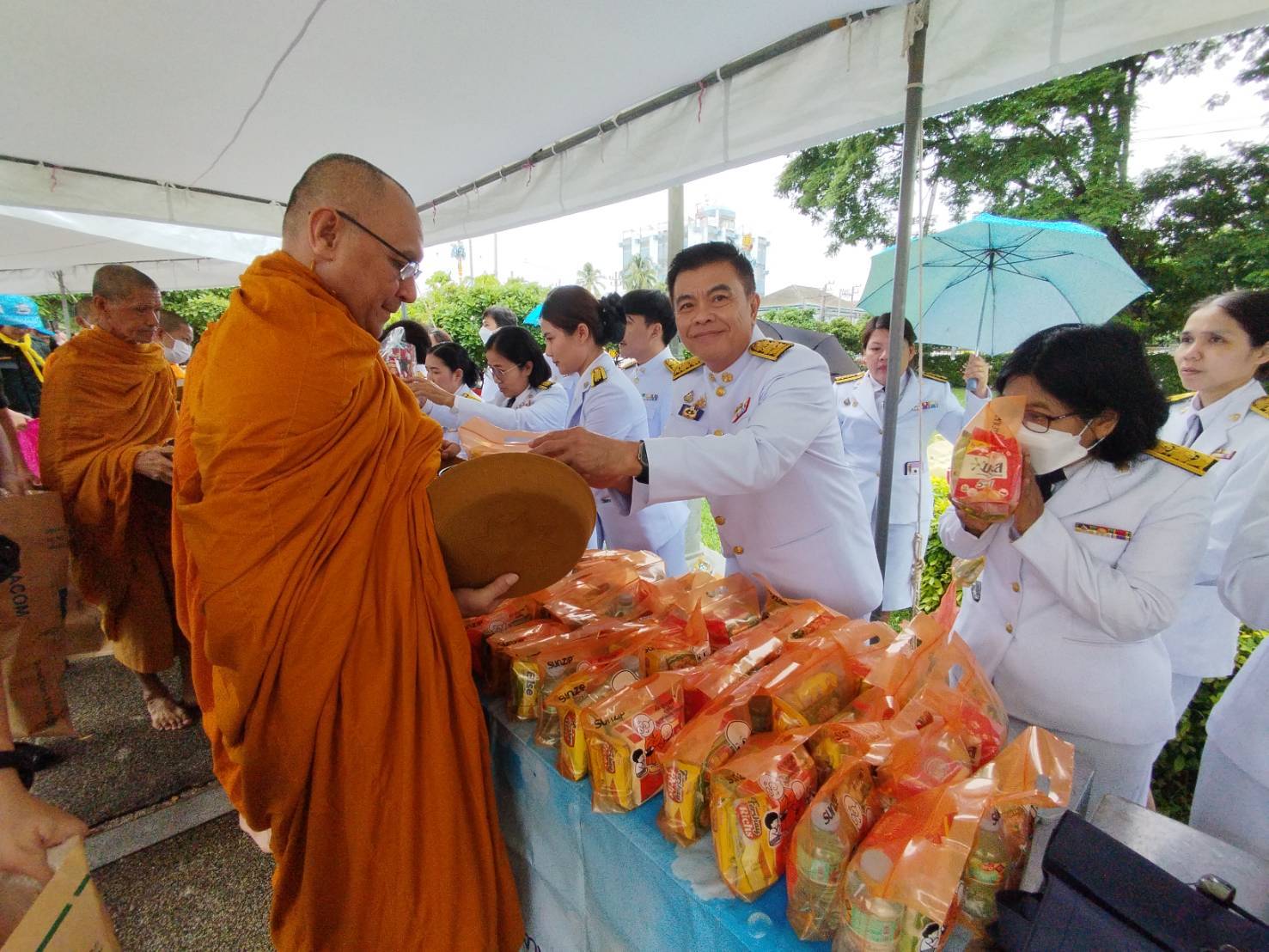 🎄🎄พช.ชลบุรี ร่วมพิธีทำบุญตักบาตรถวายเป็นพระราชกุศลแด่พระบาทสมเด็จพระเจ้าอยู่หัว เนื่องในโอกาสมหามงคลเฉลิมพระชนมพรรษา 6 รอบ 28 กรกฎาคม 2567 และพิธีทางศาสนามหามงคล 5 ศาสนา