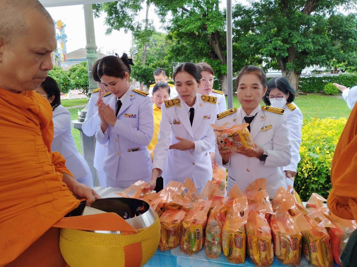 🎄🎄พช.ชลบุรี ร่วมพิธีทำบุญตักบาตรถวายเป็นพระราชกุศลแด่พระบาทสมเด็จพระเจ้าอยู่หัว เนื่องในโอกาสมหามงคลเฉลิมพระชนมพรรษา 6 รอบ 28 กรกฎาคม 2567 และพิธีทางศาสนามหามงคล 5 ศาสนา