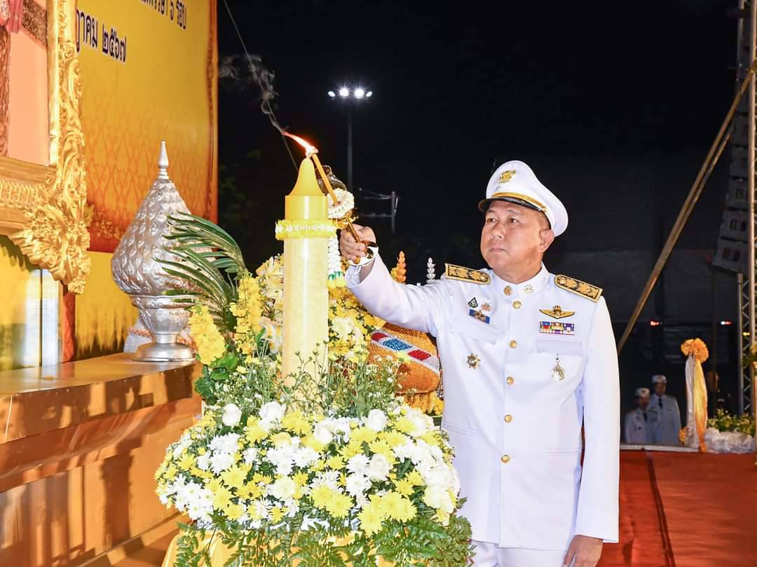 📢📢พช.ชลบุรี เข้าร่วมพิธีถวายเครื่องราชสักการะและวางพานพุ่ม และพิธีจุดเทียนถวายพระพรชัยมงคล ในงานเฉลิมพระเกียรติพระบาทสมเด็จพระเจ้าอยู่หัว เนื่องในโอกาสพระราชพิธีมหามงคลเฉลิมพระชนมพรรษา 6 รอบ 28 กรกฎาคม 2567 จังหวัดชลบุรี