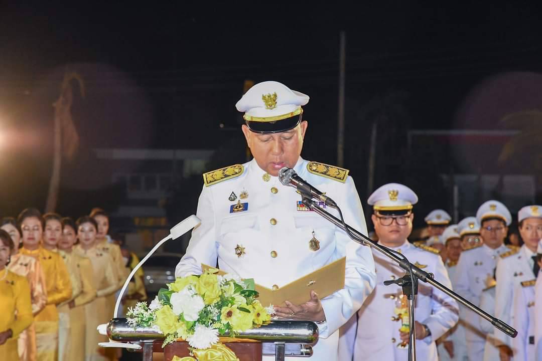 📢📢พช.ชลบุรี เข้าร่วมพิธีถวายเครื่องราชสักการะและวางพานพุ่ม และพิธีจุดเทียนถวายพระพรชัยมงคล ในงานเฉลิมพระเกียรติพระบาทสมเด็จพระเจ้าอยู่หัว เนื่องในโอกาสพระราชพิธีมหามงคลเฉลิมพระชนมพรรษา 6 รอบ 28 กรกฎาคม 2567 จังหวัดชลบุรี