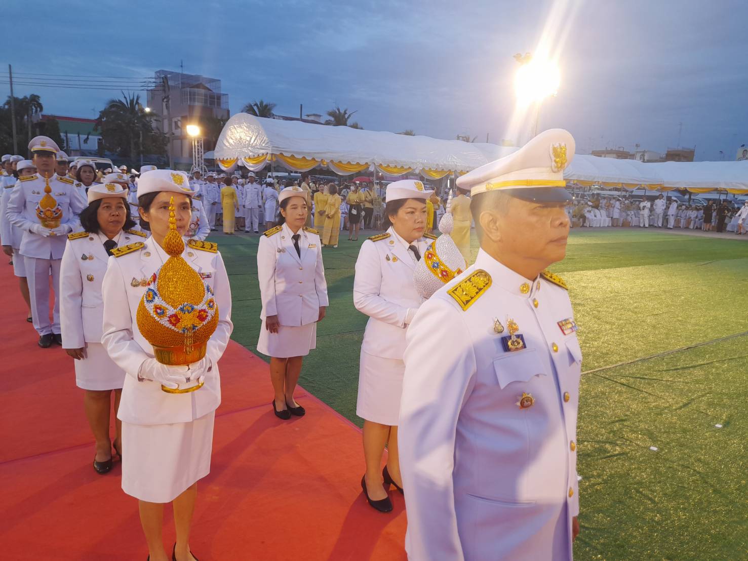 📢📢พช.ชลบุรี เข้าร่วมพิธีถวายเครื่องราชสักการะและวางพานพุ่ม และพิธีจุดเทียนถวายพระพรชัยมงคล ในงานเฉลิมพระเกียรติพระบาทสมเด็จพระเจ้าอยู่หัว เนื่องในโอกาสพระราชพิธีมหามงคลเฉลิมพระชนมพรรษา 6 รอบ 28 กรกฎาคม 2567 จังหวัดชลบุรี