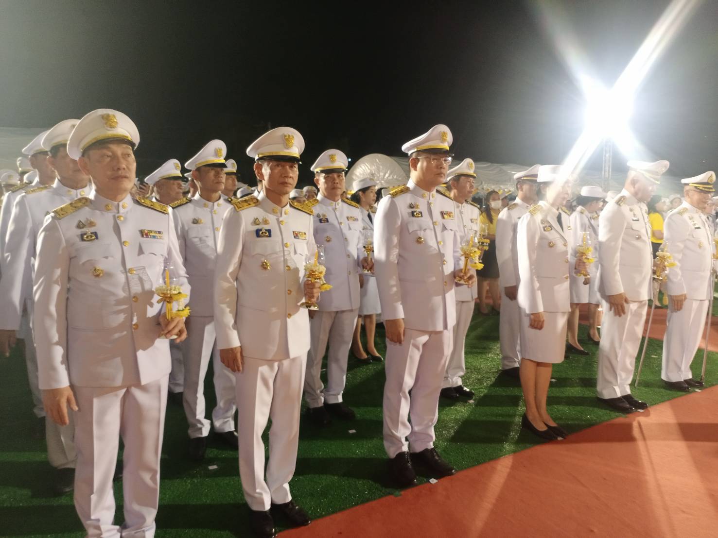 📢📢พช.ชลบุรี เข้าร่วมพิธีถวายเครื่องราชสักการะและวางพานพุ่ม และพิธีจุดเทียนถวายพระพรชัยมงคล ในงานเฉลิมพระเกียรติพระบาทสมเด็จพระเจ้าอยู่หัว เนื่องในโอกาสพระราชพิธีมหามงคลเฉลิมพระชนมพรรษา 6 รอบ 28 กรกฎาคม 2567 จังหวัดชลบุรี