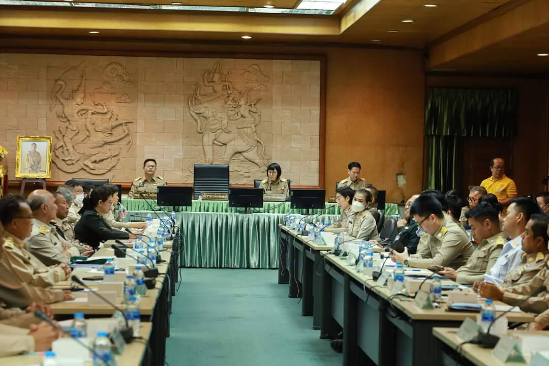 💠พัฒนาการจังหวัดชลบุรี ร่วมประชุมคณะกรมการจังหวัด หัวหน้าส่วนราชการประจำจังหวัดชลบุรี ครั้งที่ 7/2567 ประจำเดือนกรกฎาคม  2567 และพิธีมอบเกียรติบัตรแก่ผู้นำที่ผ่านการคัดสรรกิจกรรมพัฒนาชุมชนดีเด่น ระดับจังหวัด และคัดเลือกคนกองทุนพัฒนาบทบาทสตรีดีเด่น ระดับจังหวัด ตามโครงการเชิดชูเกียรติคนกองทุนพัฒนาบทบาทสตรี ประจำปี 2567