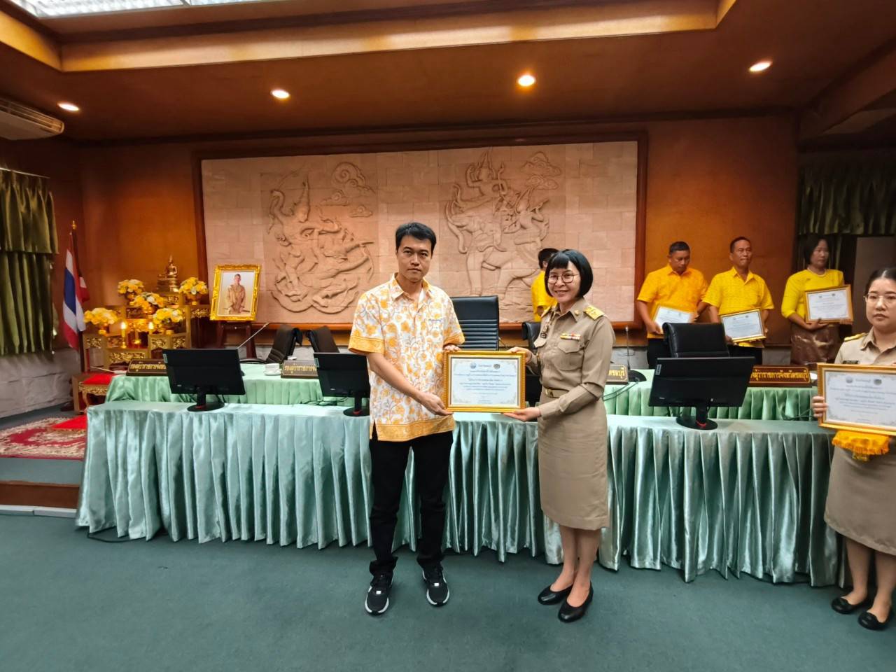 💠พัฒนาการจังหวัดชลบุรี ร่วมประชุมคณะกรมการจังหวัด หัวหน้าส่วนราชการประจำจังหวัดชลบุรี ครั้งที่ 7/2567 ประจำเดือนกรกฎาคม  2567 และพิธีมอบเกียรติบัตรแก่ผู้นำที่ผ่านการคัดสรรกิจกรรมพัฒนาชุมชนดีเด่น ระดับจังหวัด และคัดเลือกคนกองทุนพัฒนาบทบาทสตรีดีเด่น ระดับจังหวัด ตามโครงการเชิดชูเกียรติคนกองทุนพัฒนาบทบาทสตรี ประจำปี 2567