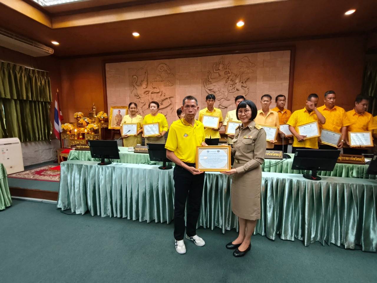 💠พัฒนาการจังหวัดชลบุรี ร่วมประชุมคณะกรมการจังหวัด หัวหน้าส่วนราชการประจำจังหวัดชลบุรี ครั้งที่ 7/2567 ประจำเดือนกรกฎาคม  2567 และพิธีมอบเกียรติบัตรแก่ผู้นำที่ผ่านการคัดสรรกิจกรรมพัฒนาชุมชนดีเด่น ระดับจังหวัด และคัดเลือกคนกองทุนพัฒนาบทบาทสตรีดีเด่น ระดับจังหวัด ตามโครงการเชิดชูเกียรติคนกองทุนพัฒนาบทบาทสตรี ประจำปี 2567