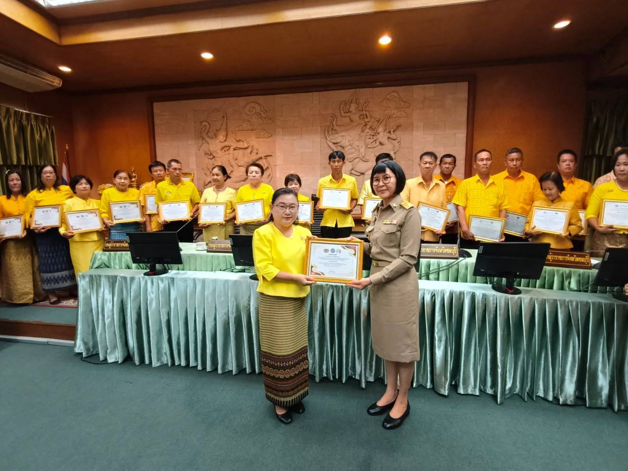 💠พัฒนาการจังหวัดชลบุรี ร่วมประชุมคณะกรมการจังหวัด หัวหน้าส่วนราชการประจำจังหวัดชลบุรี ครั้งที่ 7/2567 ประจำเดือนกรกฎาคม  2567 และพิธีมอบเกียรติบัตรแก่ผู้นำที่ผ่านการคัดสรรกิจกรรมพัฒนาชุมชนดีเด่น ระดับจังหวัด และคัดเลือกคนกองทุนพัฒนาบทบาทสตรีดีเด่น ระดับจังหวัด ตามโครงการเชิดชูเกียรติคนกองทุนพัฒนาบทบาทสตรี ประจำปี 2567