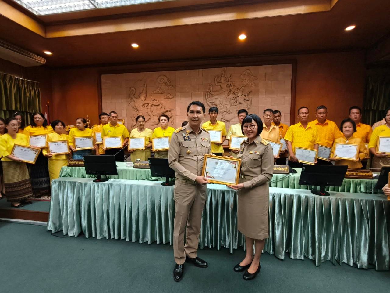 💠พัฒนาการจังหวัดชลบุรี ร่วมประชุมคณะกรมการจังหวัด หัวหน้าส่วนราชการประจำจังหวัดชลบุรี ครั้งที่ 7/2567 ประจำเดือนกรกฎาคม  2567 และพิธีมอบเกียรติบัตรแก่ผู้นำที่ผ่านการคัดสรรกิจกรรมพัฒนาชุมชนดีเด่น ระดับจังหวัด และคัดเลือกคนกองทุนพัฒนาบทบาทสตรีดีเด่น ระดับจังหวัด ตามโครงการเชิดชูเกียรติคนกองทุนพัฒนาบทบาทสตรี ประจำปี 2567