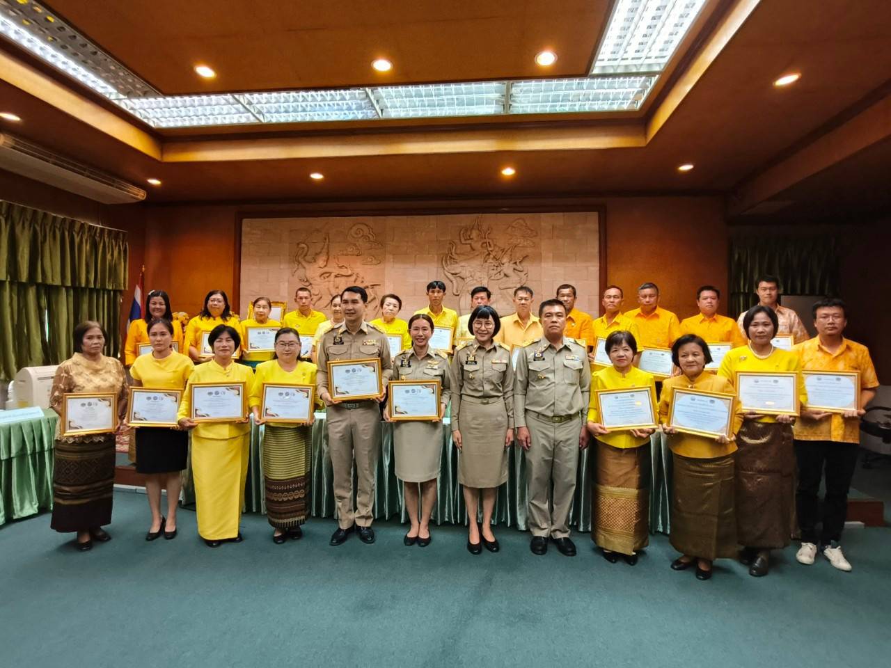 💠พัฒนาการจังหวัดชลบุรี ร่วมประชุมคณะกรมการจังหวัด หัวหน้าส่วนราชการประจำจังหวัดชลบุรี ครั้งที่ 7/2567 ประจำเดือนกรกฎาคม  2567 และพิธีมอบเกียรติบัตรแก่ผู้นำที่ผ่านการคัดสรรกิจกรรมพัฒนาชุมชนดีเด่น ระดับจังหวัด และคัดเลือกคนกองทุนพัฒนาบทบาทสตรีดีเด่น ระดับจังหวัด ตามโครงการเชิดชูเกียรติคนกองทุนพัฒนาบทบาทสตรี ประจำปี 2567