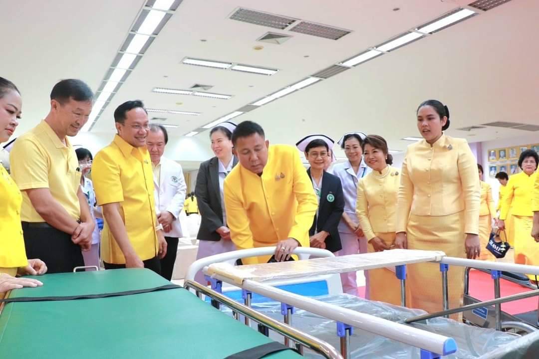 🔈🔈พช.ชลบุรี เข้าร่วมพิธีมอบอุปกรณ์ทางการแพทย์ “โครงการจัดหาอุปกรณ์ทางการแพทย์เฉลิมพระเกียรติพระบาทสมเด็จพระเจ้าอยู่หัว เนื่องในโอกาสมหามงคลเฉลิมพระชนมพรรษา 6 รอบ 28 กรกฎาคม 2567”