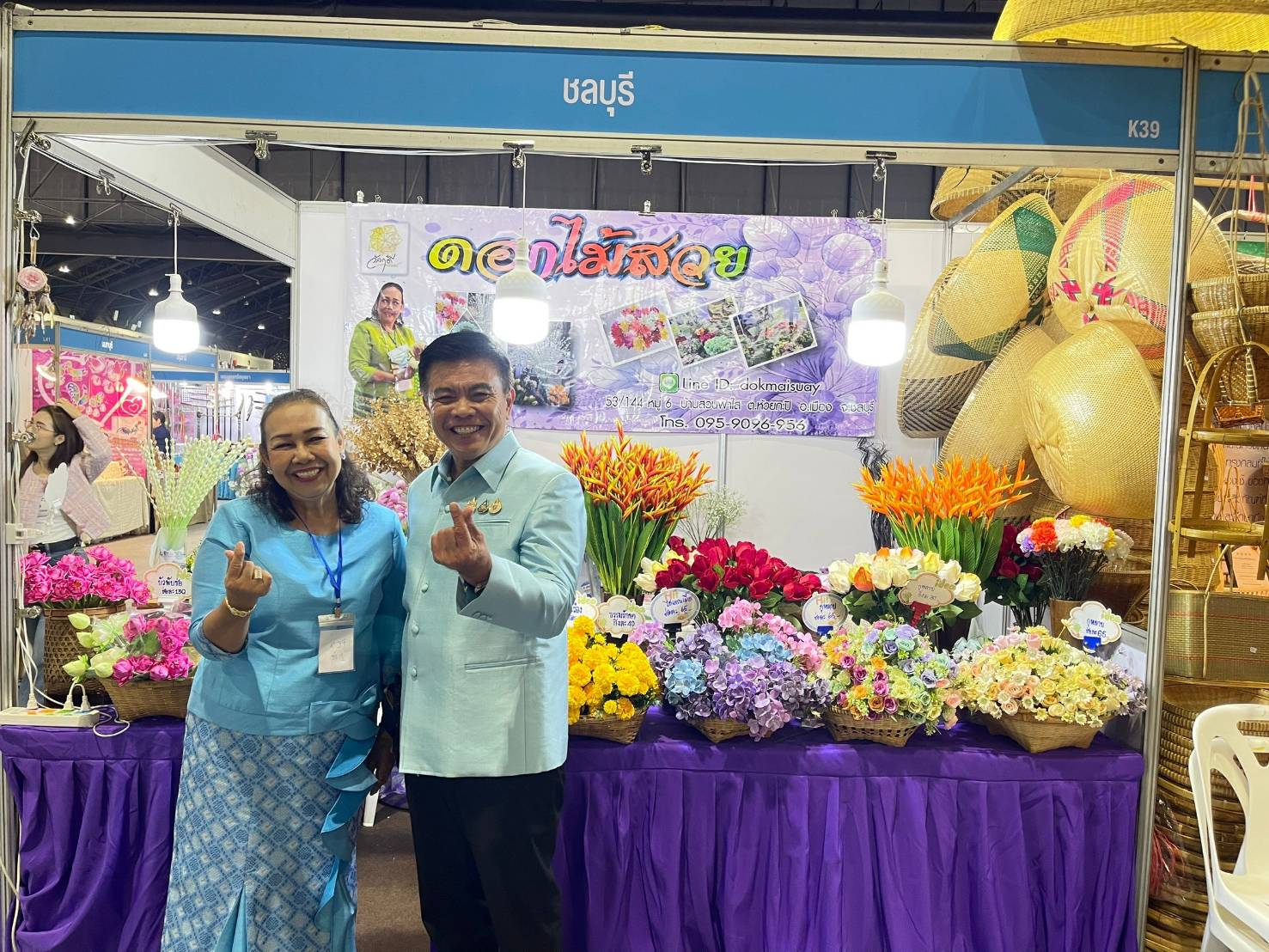 🎯🎯พช.ชลบุรี ร่วมพิธีเปิดศิลปาชีพประทีปไทย OTOP หลอมดวงใจ ด้วยพระบารมี  ตระการตา แฟชั่นโชว์ “มณีนพรัตน์เจิดจรัสแสง” เชิดชู “ผ้าไทย”