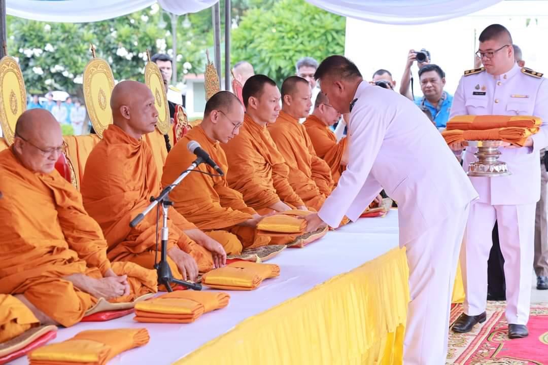 🕯️พช.ชลบุรี ร่วมพิธีเจริญพระพุทธมนต์และทำบุญตักบาตรถวายพระราชกุศล ในการจัดกิจกรรมเฉลิมพระเกียรติสมเด็จพระนางเจ้าสิริกิติ์ พระบรมราชินีนาถ พระบรมราชชนนีพันปีหลวง เนื่องในโอกาสวันเฉลิมพระชนมพรรษา 12 สิงหาคม 2567