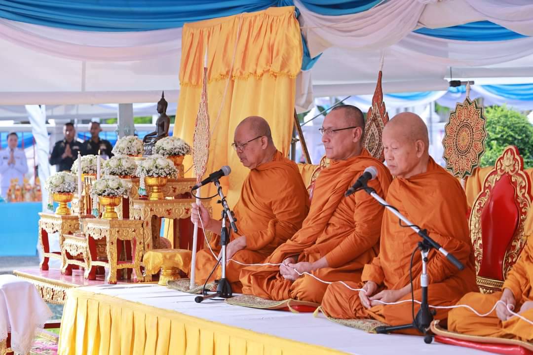 🕯️พช.ชลบุรี ร่วมพิธีเจริญพระพุทธมนต์และทำบุญตักบาตรถวายพระราชกุศล ในการจัดกิจกรรมเฉลิมพระเกียรติสมเด็จพระนางเจ้าสิริกิติ์ พระบรมราชินีนาถ พระบรมราชชนนีพันปีหลวง เนื่องในโอกาสวันเฉลิมพระชนมพรรษา 12 สิงหาคม 2567