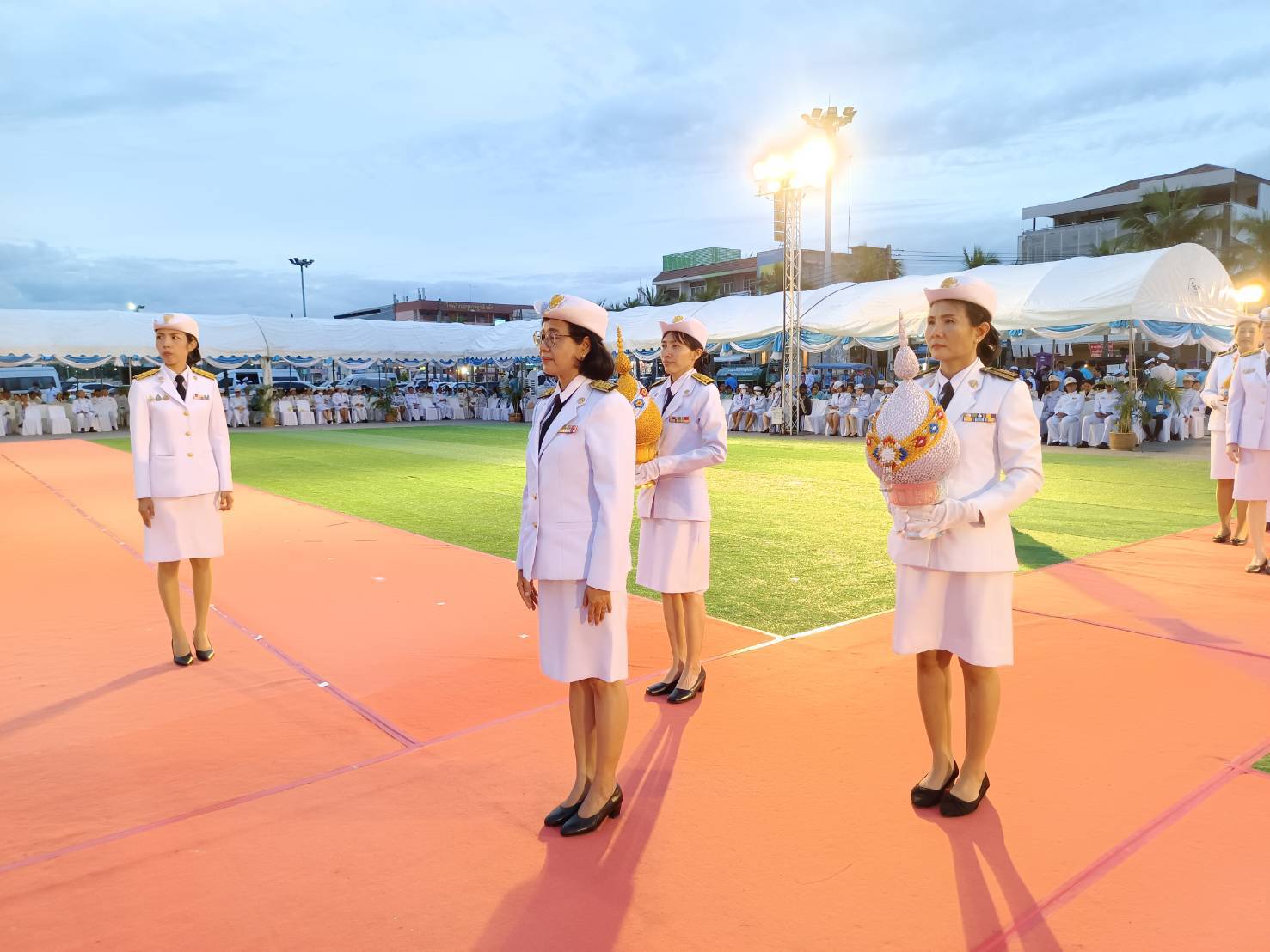 💙💙พช.ชลบุรี ร่วมพิธีถวายเครื่องราชสักการะและวางพานพุ่ม และพิธีจุดเทียนถวายพระพรชัยมงคลสมเด็จพระนางเจ้าสิริกิติ์ พระบรมราชินีนาถ พระบรมราชชนนีพันปีหลวง