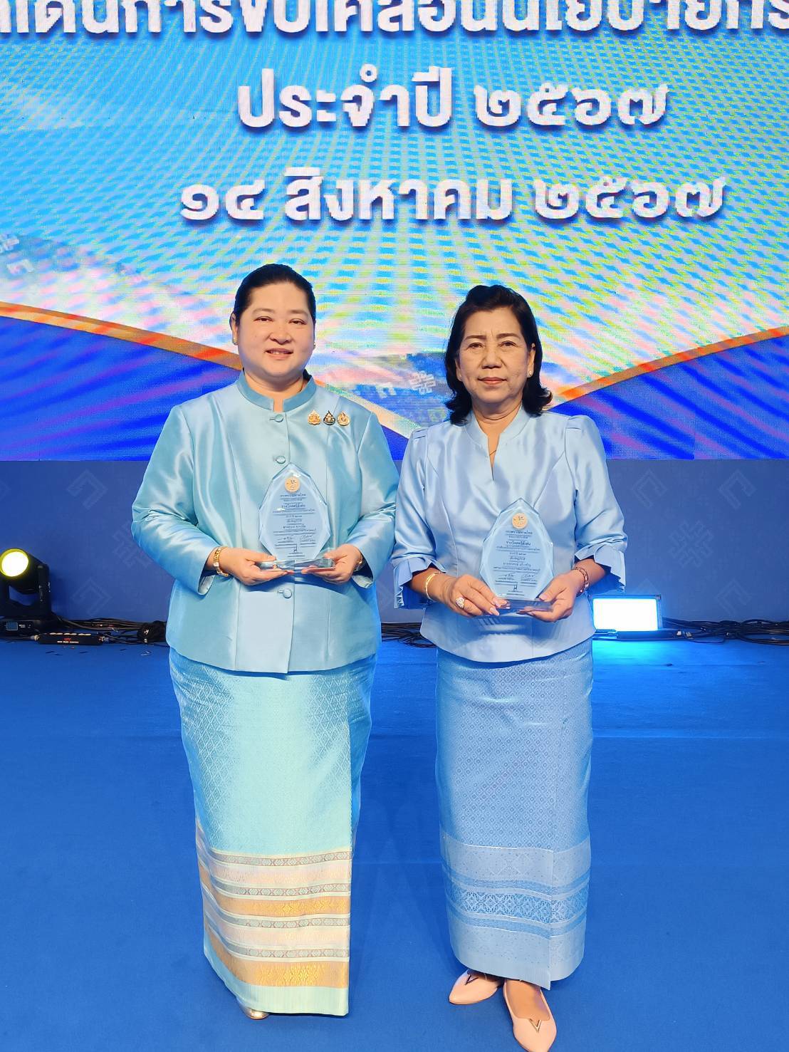 📢📢พช.ชลบุรี  ร่วมแสดงความยินดีกับสตรีดีเด่นการขับเคลื่อนการขจัดความยากจนขององค์กรสตรี