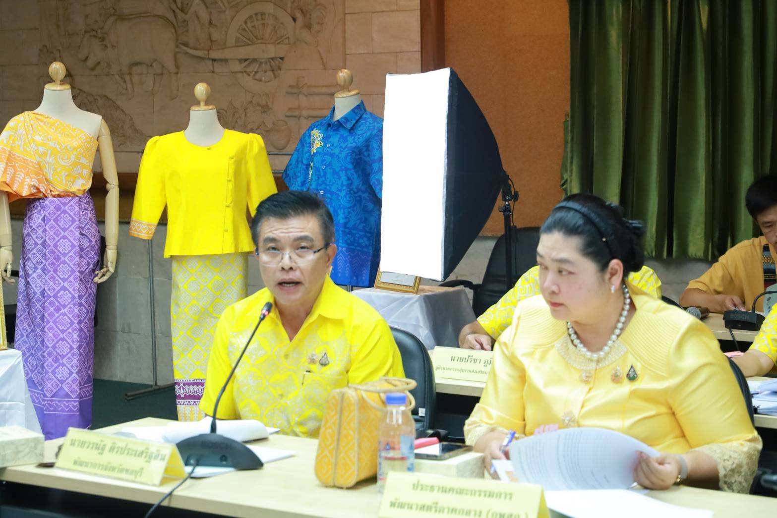 📣📣จังหวัดชลบุรี จัดประชุมคณะกรรมการพิจารณากลั่นกรองการประกวดผ้าลายพระราชทาน “ผ้าลายสิริวชิราภรณ์” และงานหัตถกรรม จังหวัดชลบุรี  ประจำปี 2567