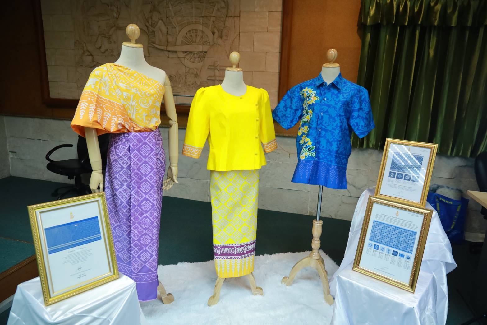 📣📣จังหวัดชลบุรี จัดประชุมคณะกรรมการพิจารณากลั่นกรองการประกวดผ้าลายพระราชทาน “ผ้าลายสิริวชิราภรณ์” และงานหัตถกรรม จังหวัดชลบุรี  ประจำปี 2567