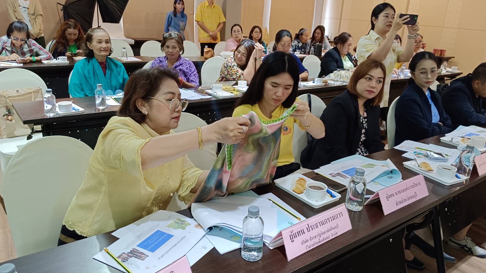 พช.ชลบุรี ดำเนินกิจกรรมจัดเวทีคัดเลือกผู้ผลิต ผู้ประกอบการ OTOP ที่มีความโดดเด่น มีนวัตกรรม ภายใต้โครงการส่งเสริมกระบวนการเครือข่ายองค์ความรู้ (Knowledge Base OTOP : KBO)